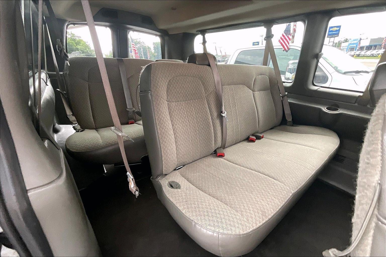 2025 Chevrolet Express Passenger 1LT