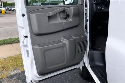2025 Chevrolet Express Passenger 1LT