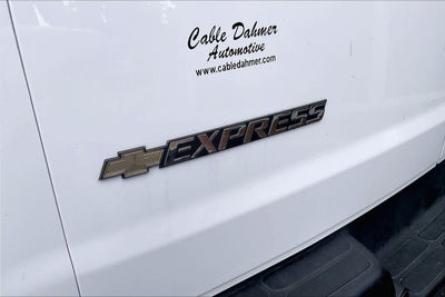 2025 Chevrolet Express Passenger 1LT