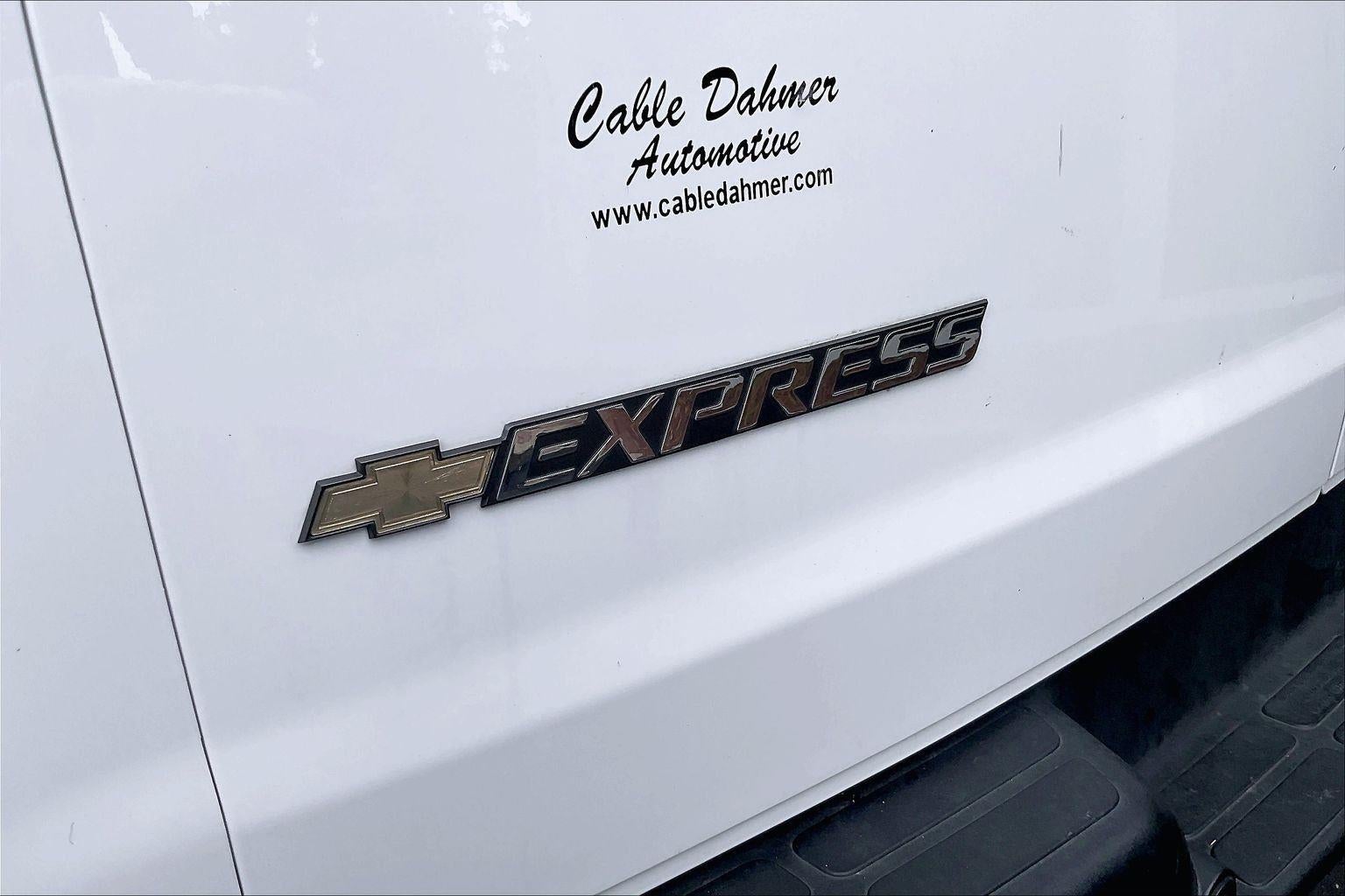 2025 Chevrolet Express Passenger 1LT