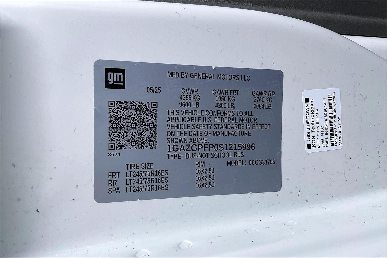 2025 Chevrolet Express Passenger 1LT