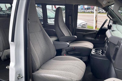 2025 Chevrolet Express Passenger 1LT