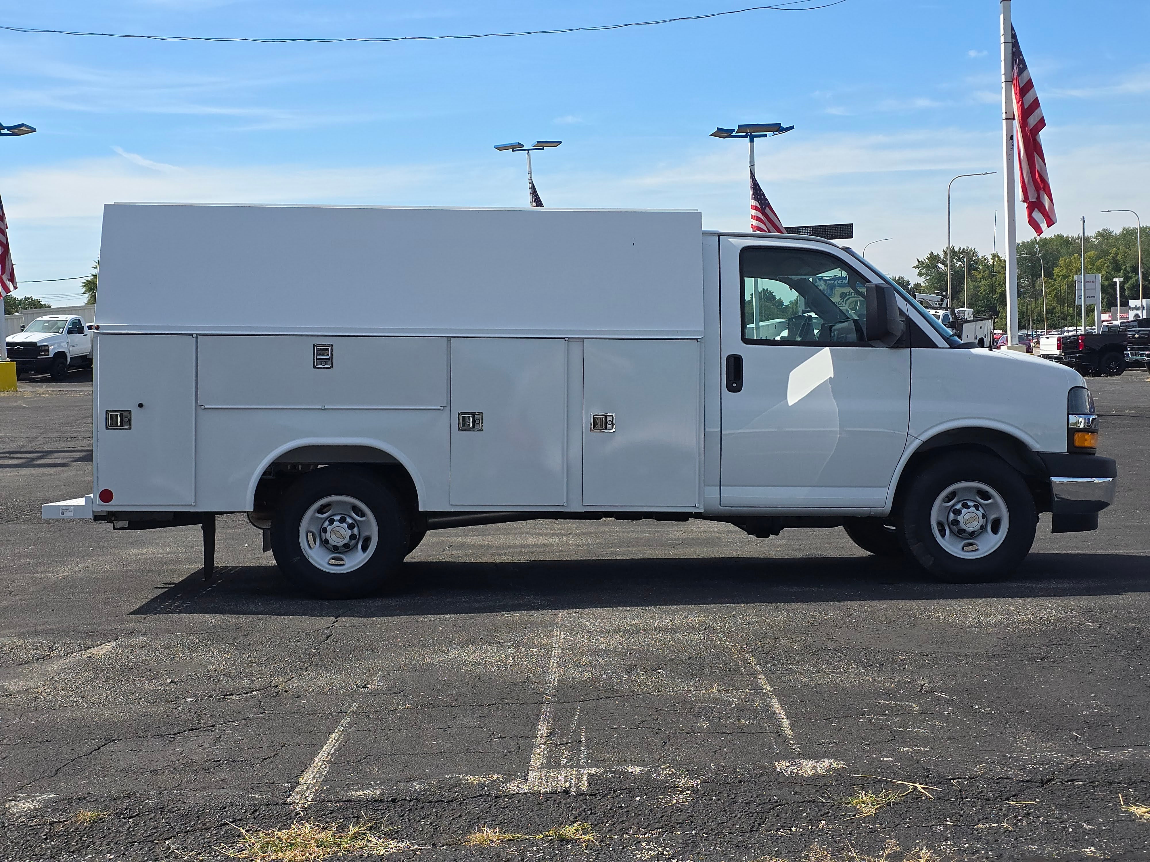 2025 Chevrolet Express Cutaway 3500 1WT
