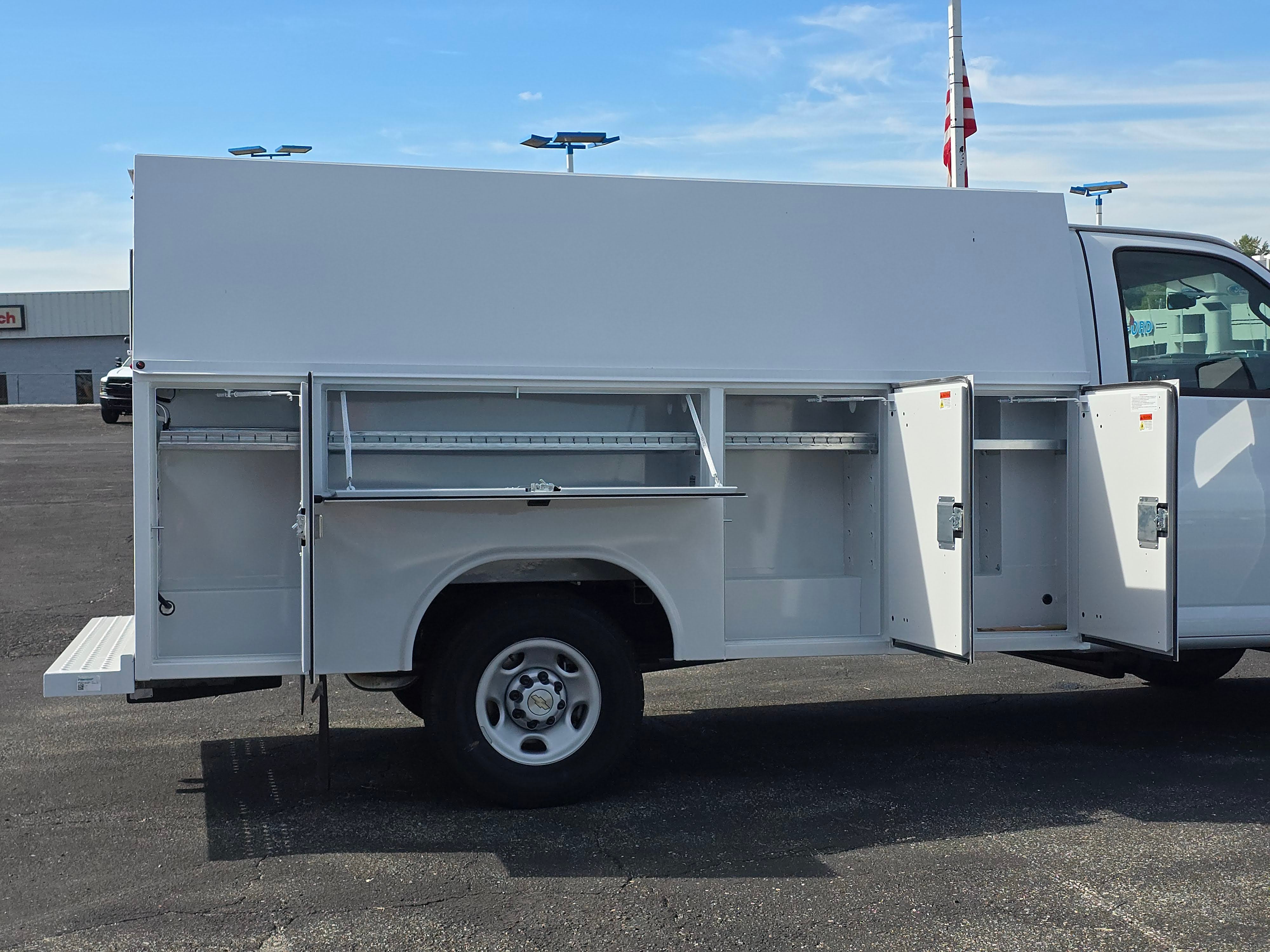 2025 Chevrolet Express Cutaway 3500 1WT