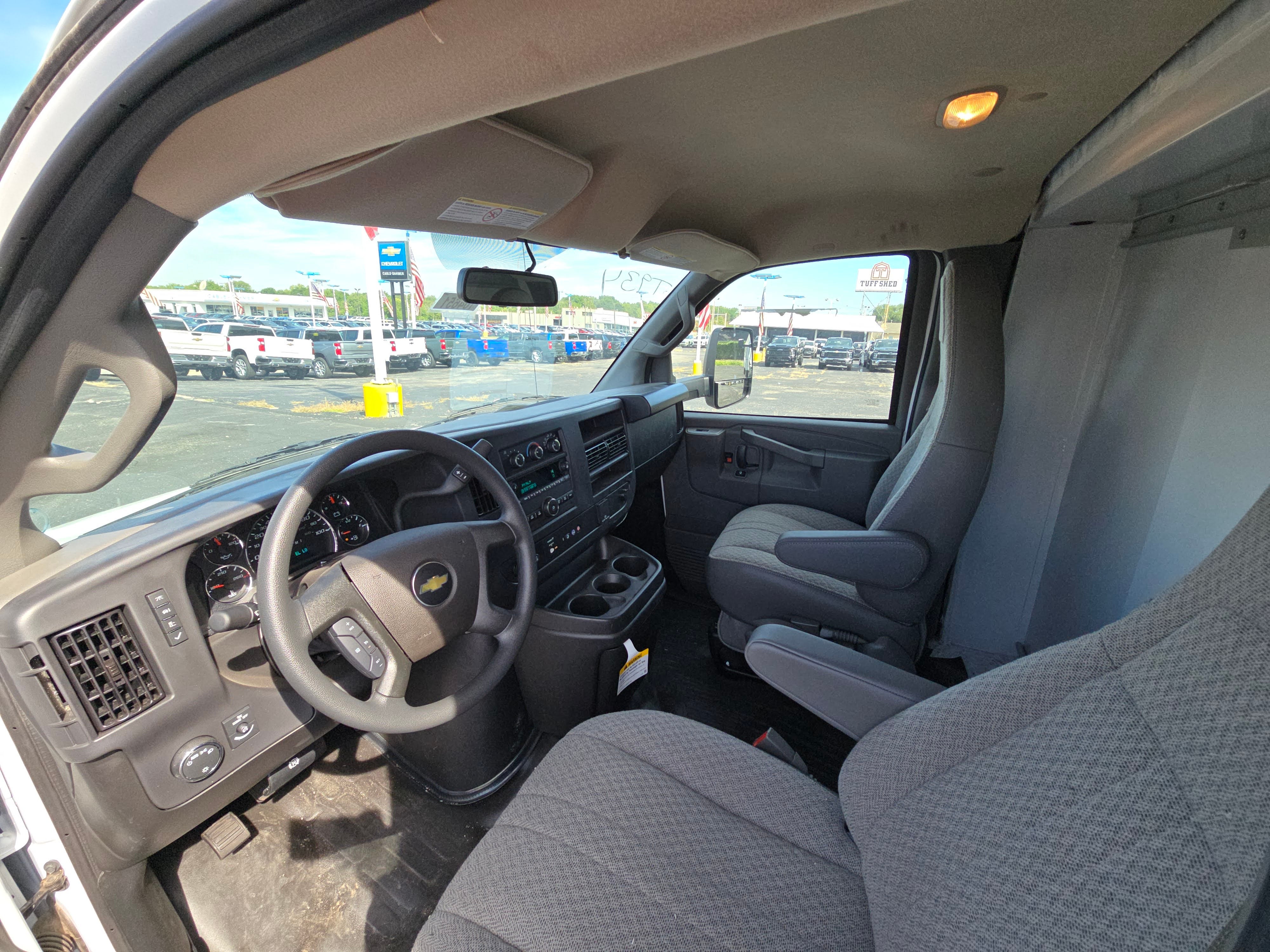 2025 Chevrolet Express Cutaway 3500 1WT