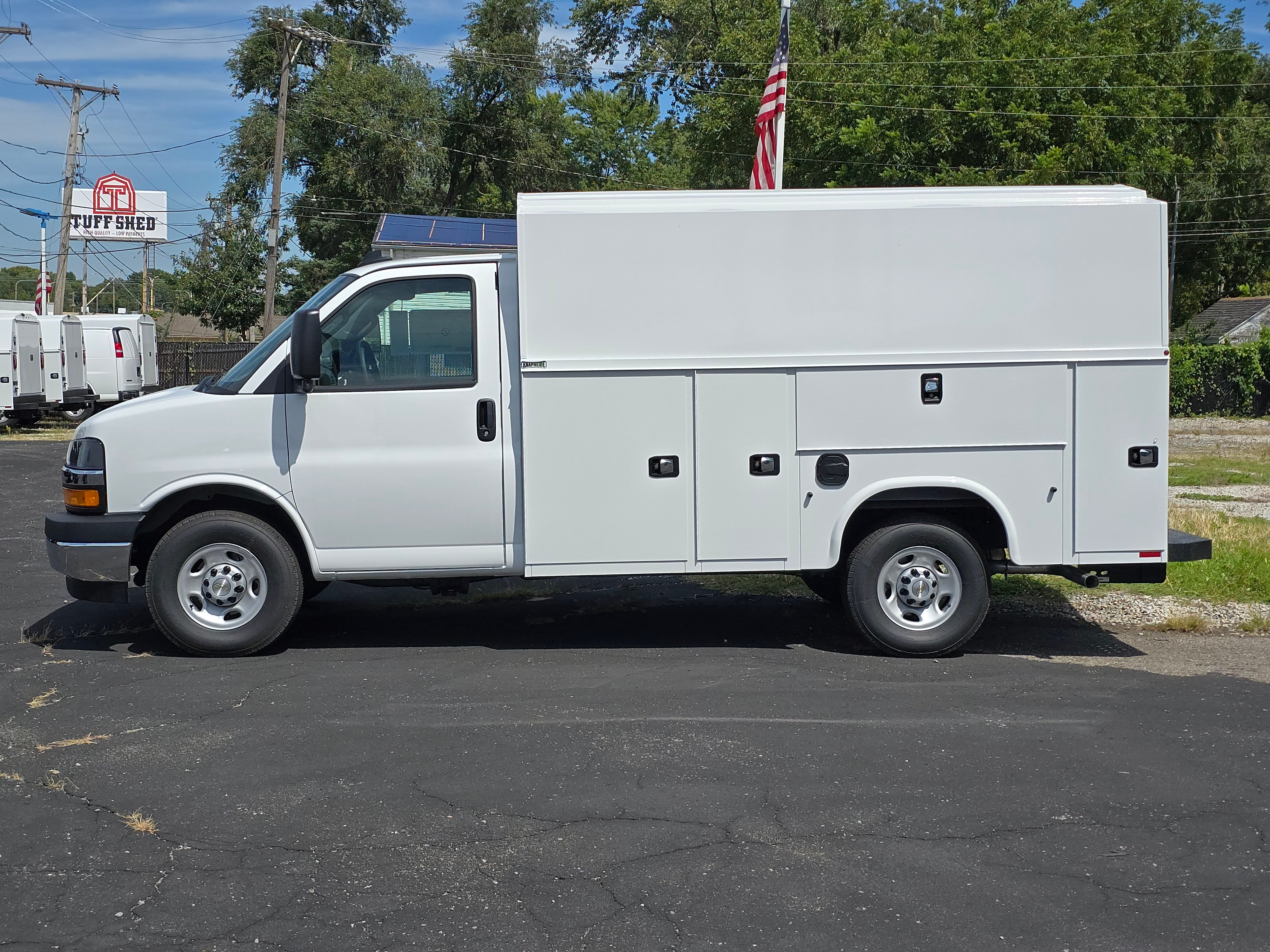 2025 Chevrolet Express Cutaway 3500 1WT