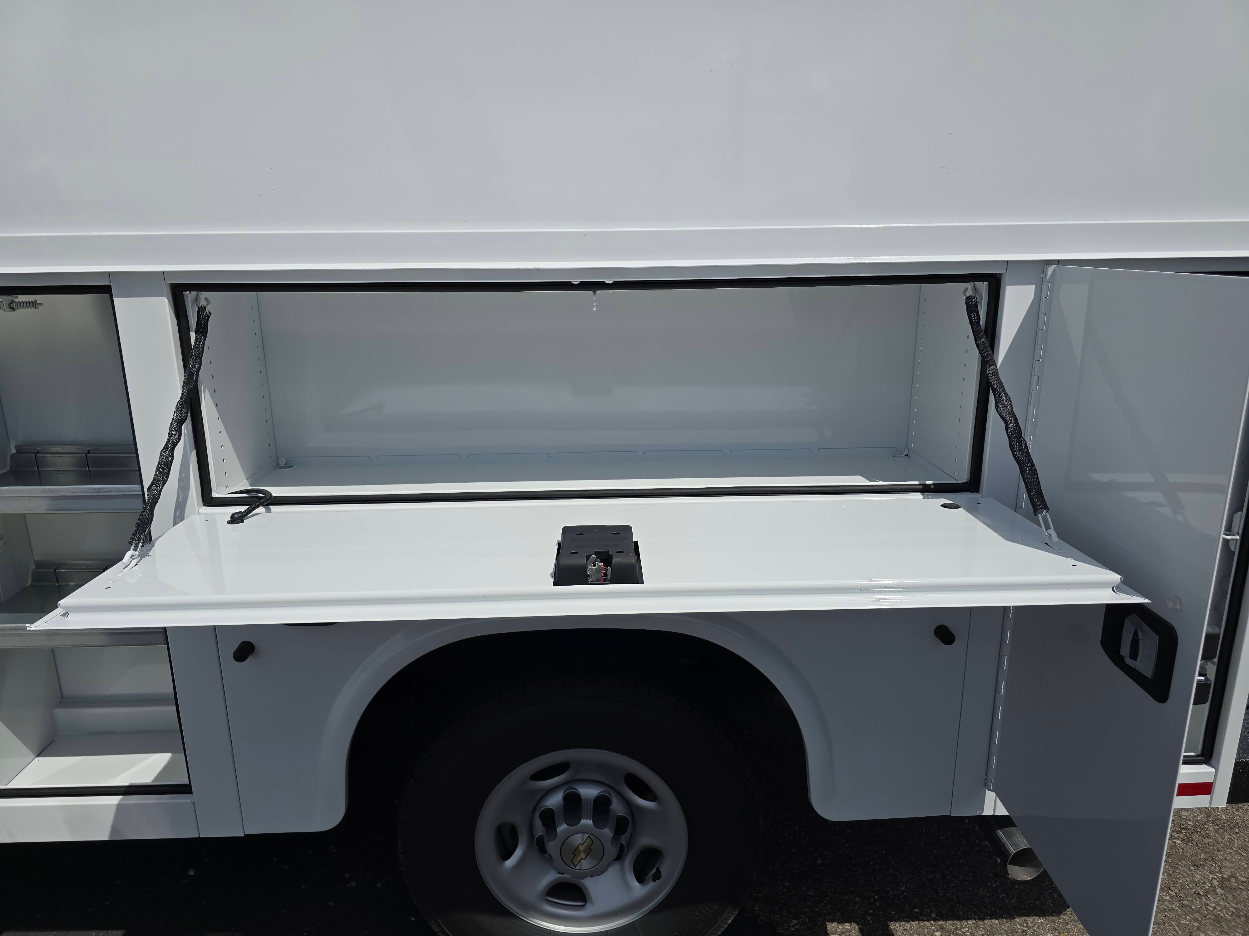 2025 Chevrolet Express Cutaway 3500 1WT