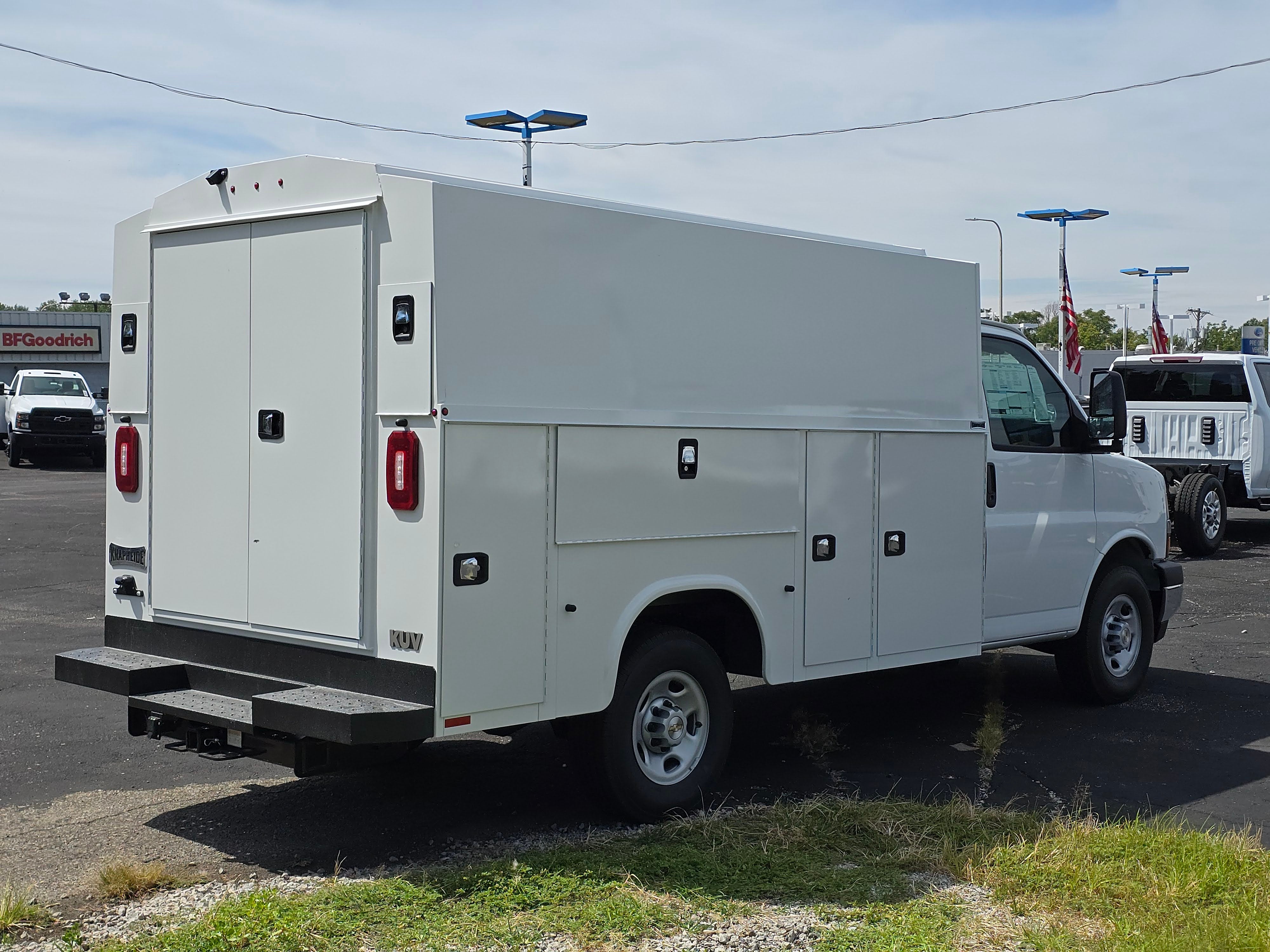 2025 Chevrolet Express Cutaway 3500 1WT