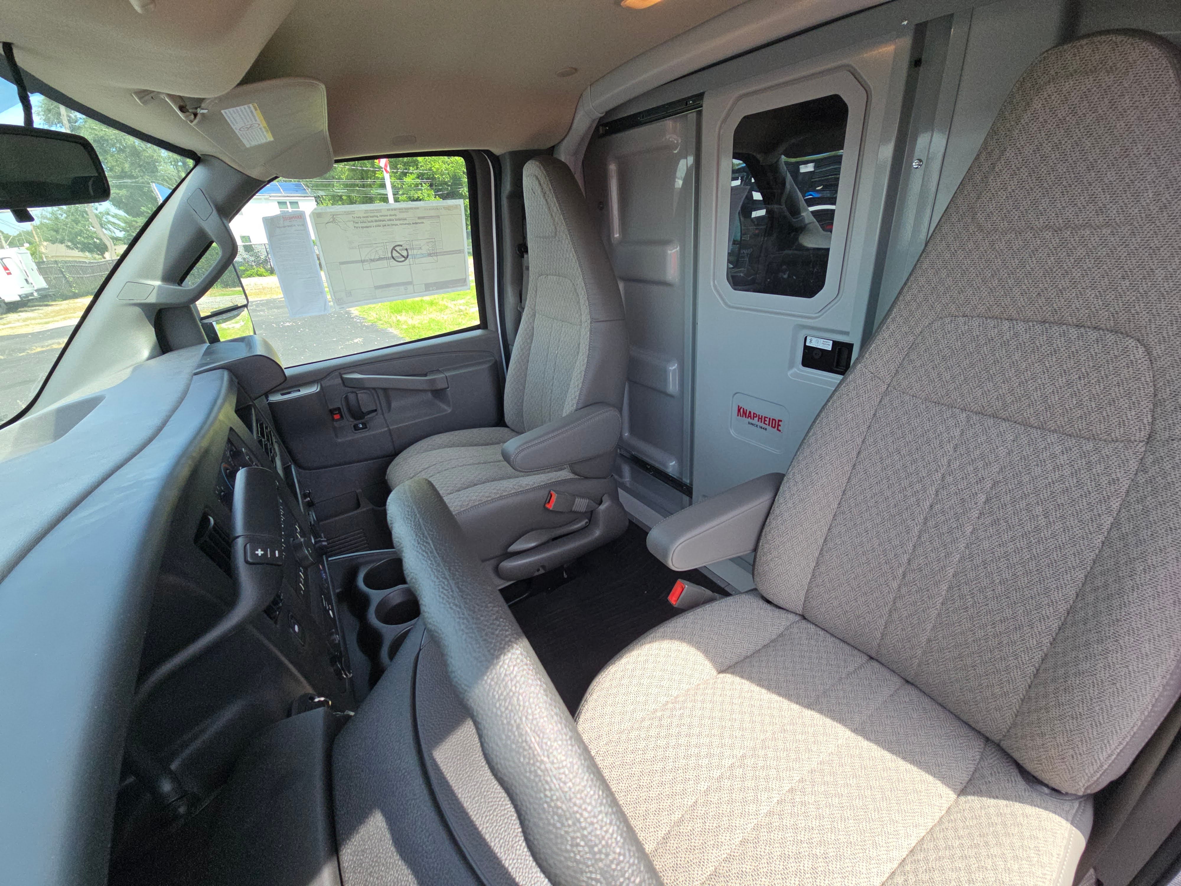 2025 Chevrolet Express Cutaway 3500 1WT