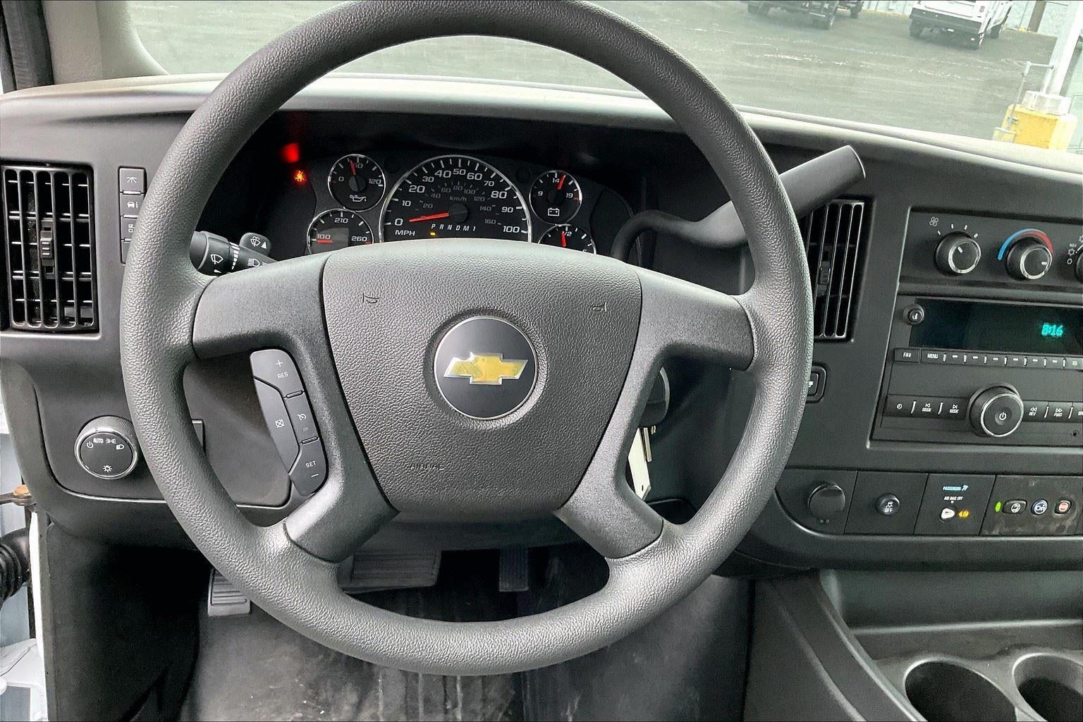 2025 Chevrolet Express Cutaway 3500 1WT