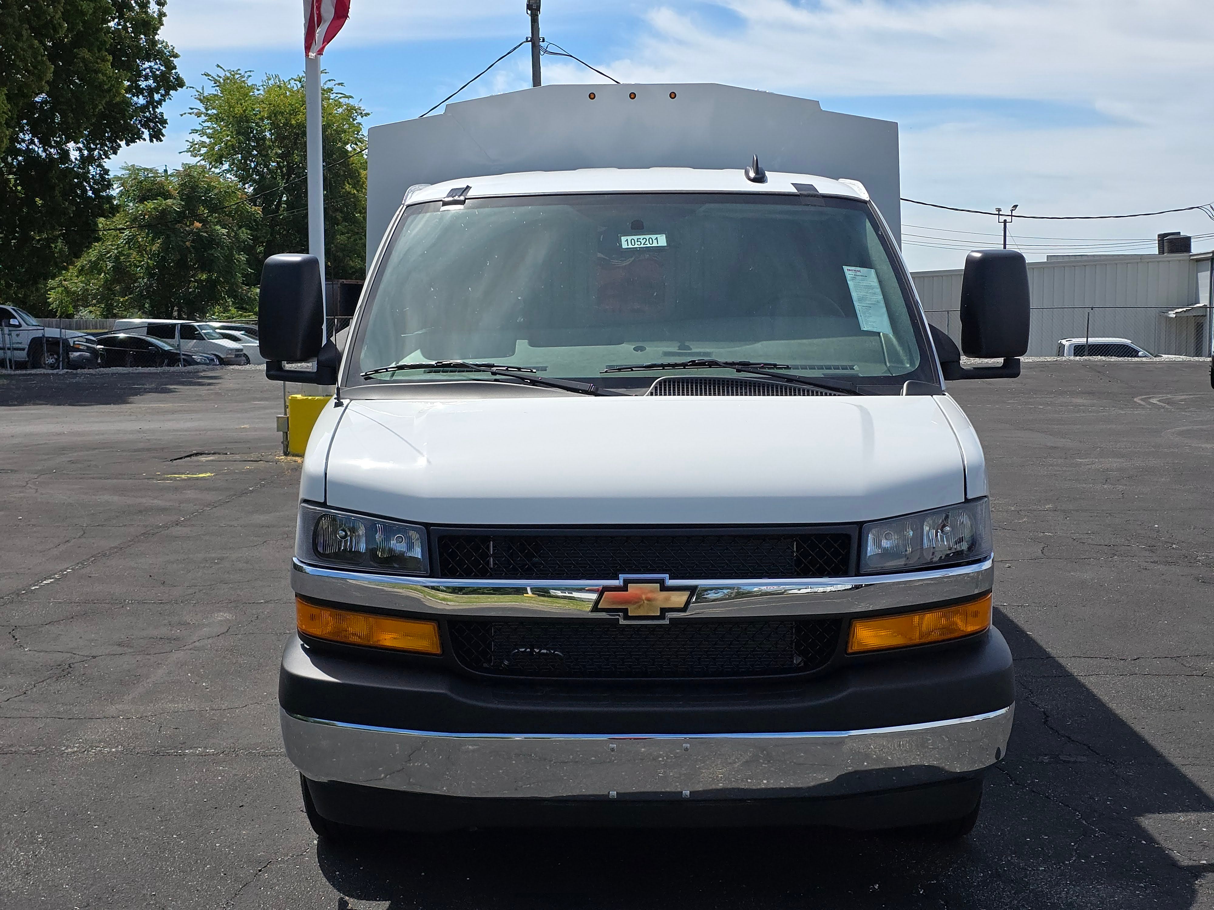 2025 Chevrolet Express Cutaway 3500 1WT