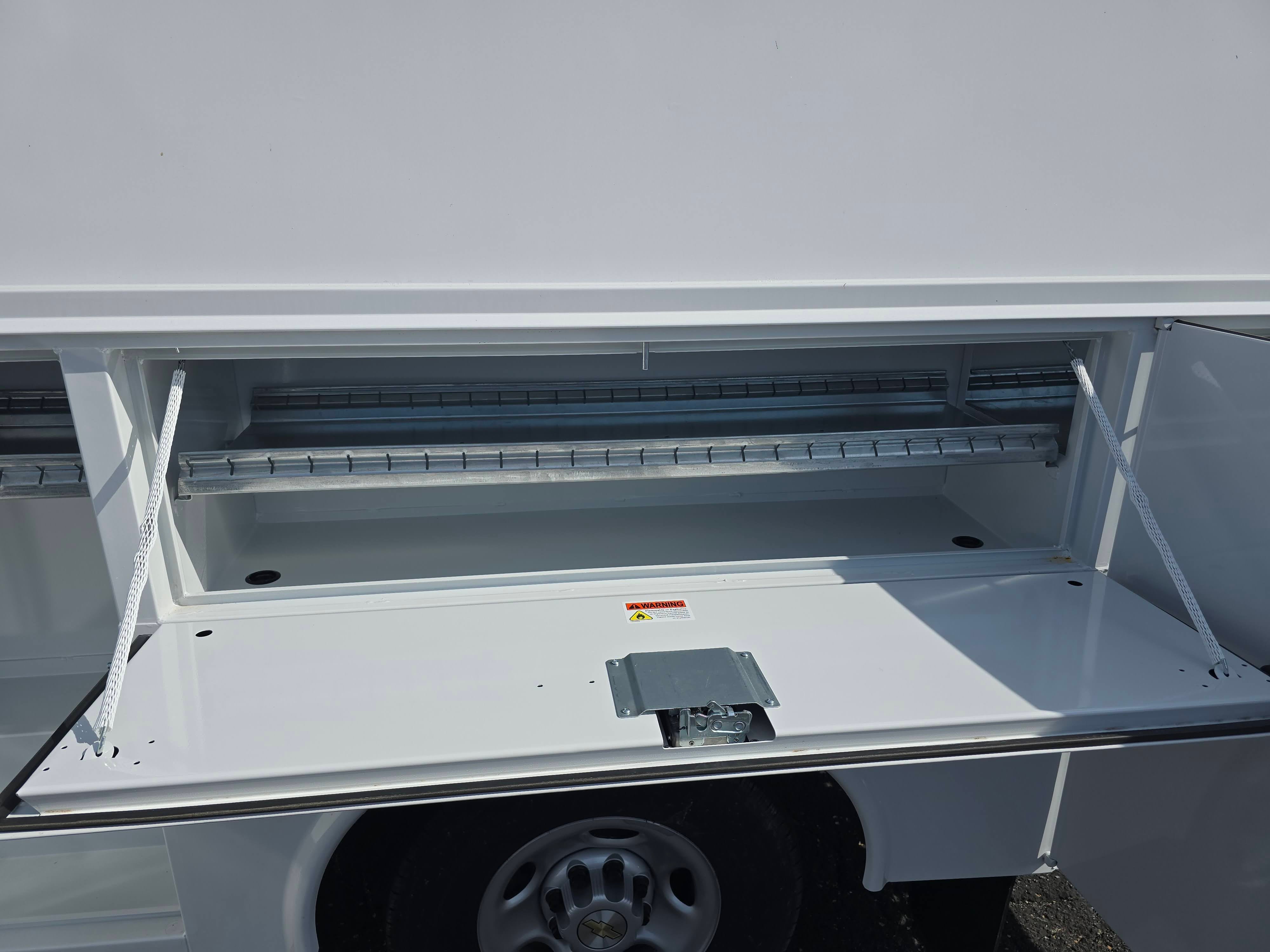 2025 Chevrolet Express Cutaway 3500 1WT