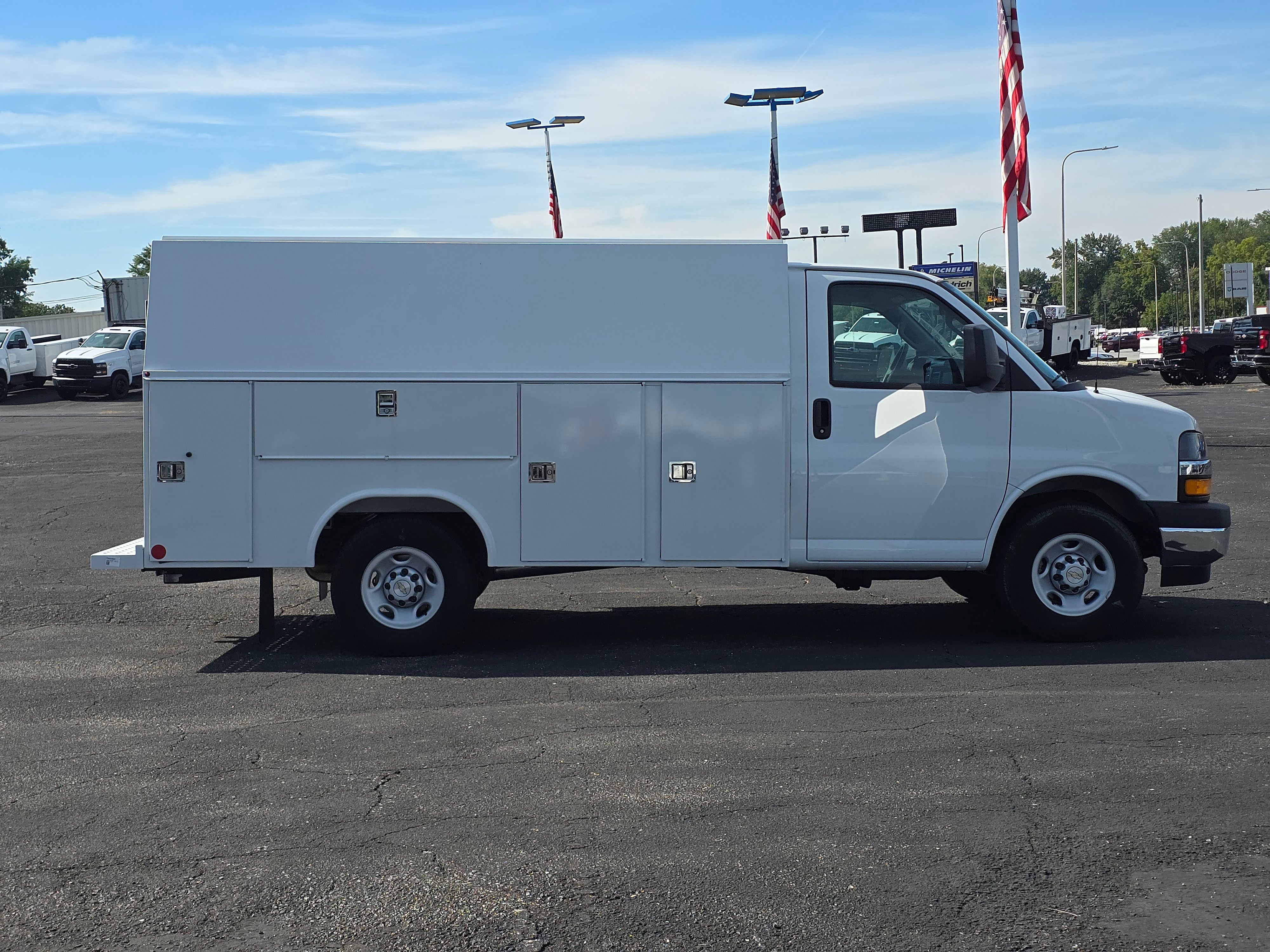 2025 Chevrolet Express Cutaway 3500 1WT