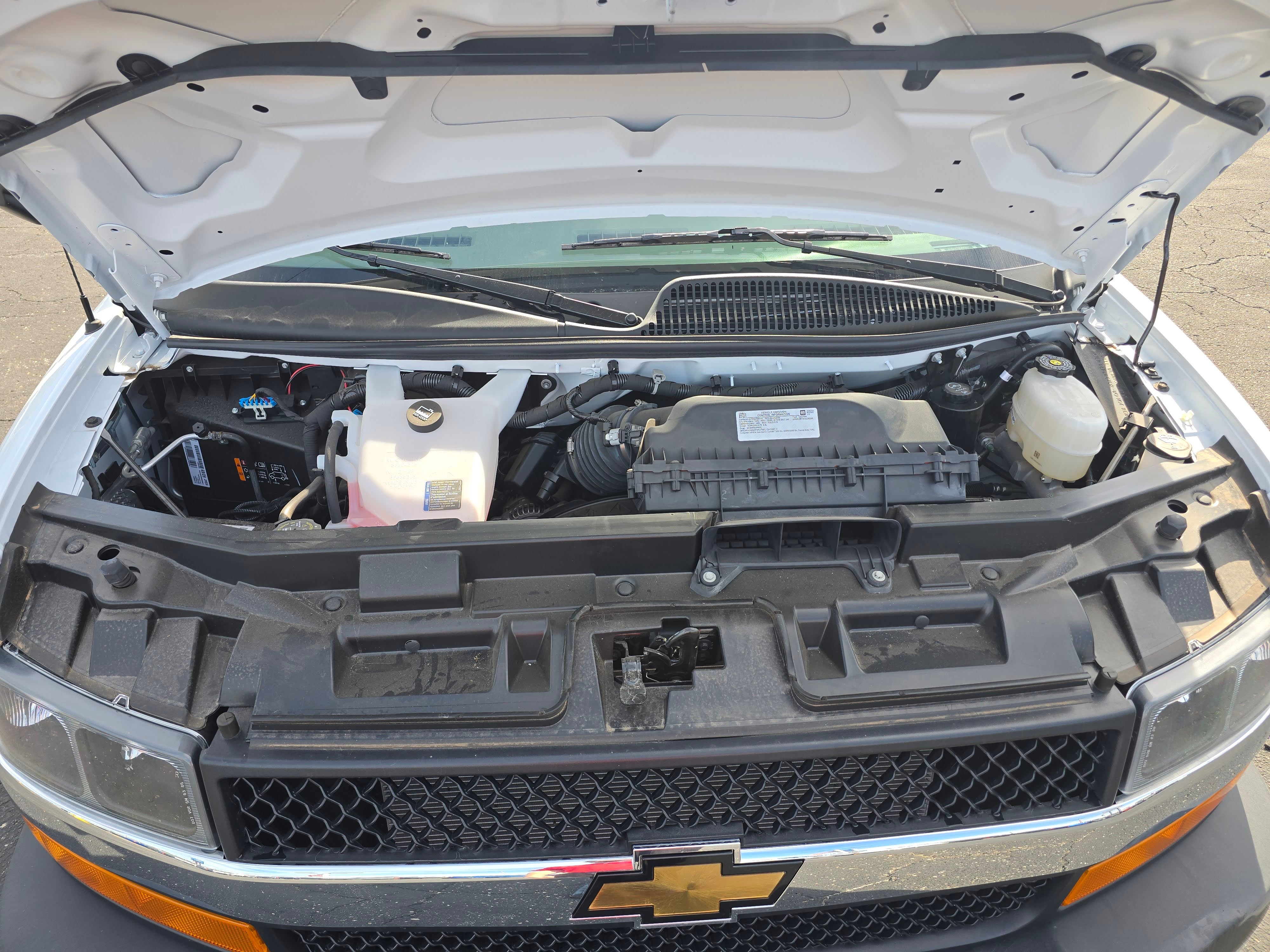 2025 Chevrolet Express Cutaway 3500 1WT