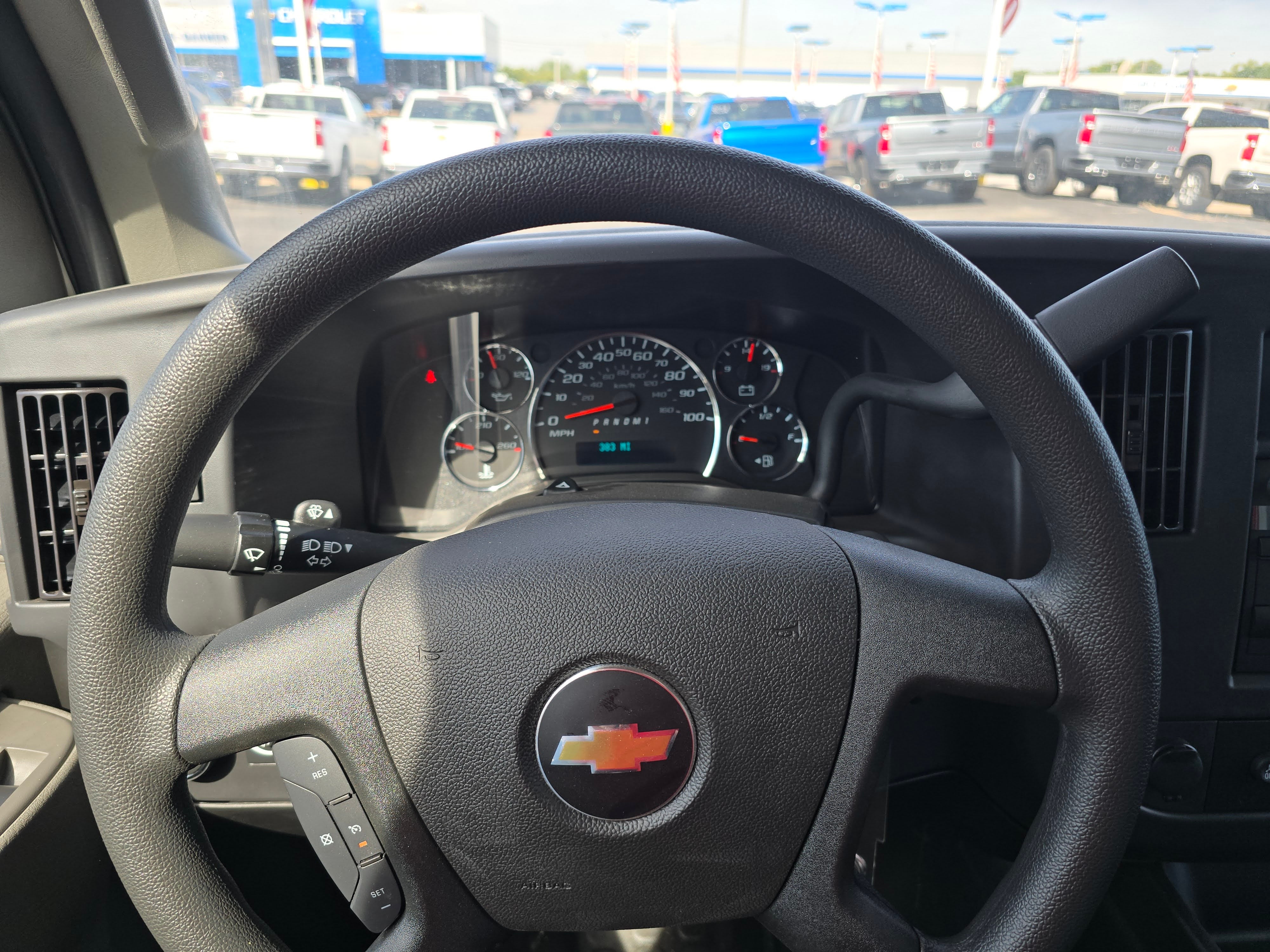 2025 Chevrolet Express Cutaway 3500 1WT