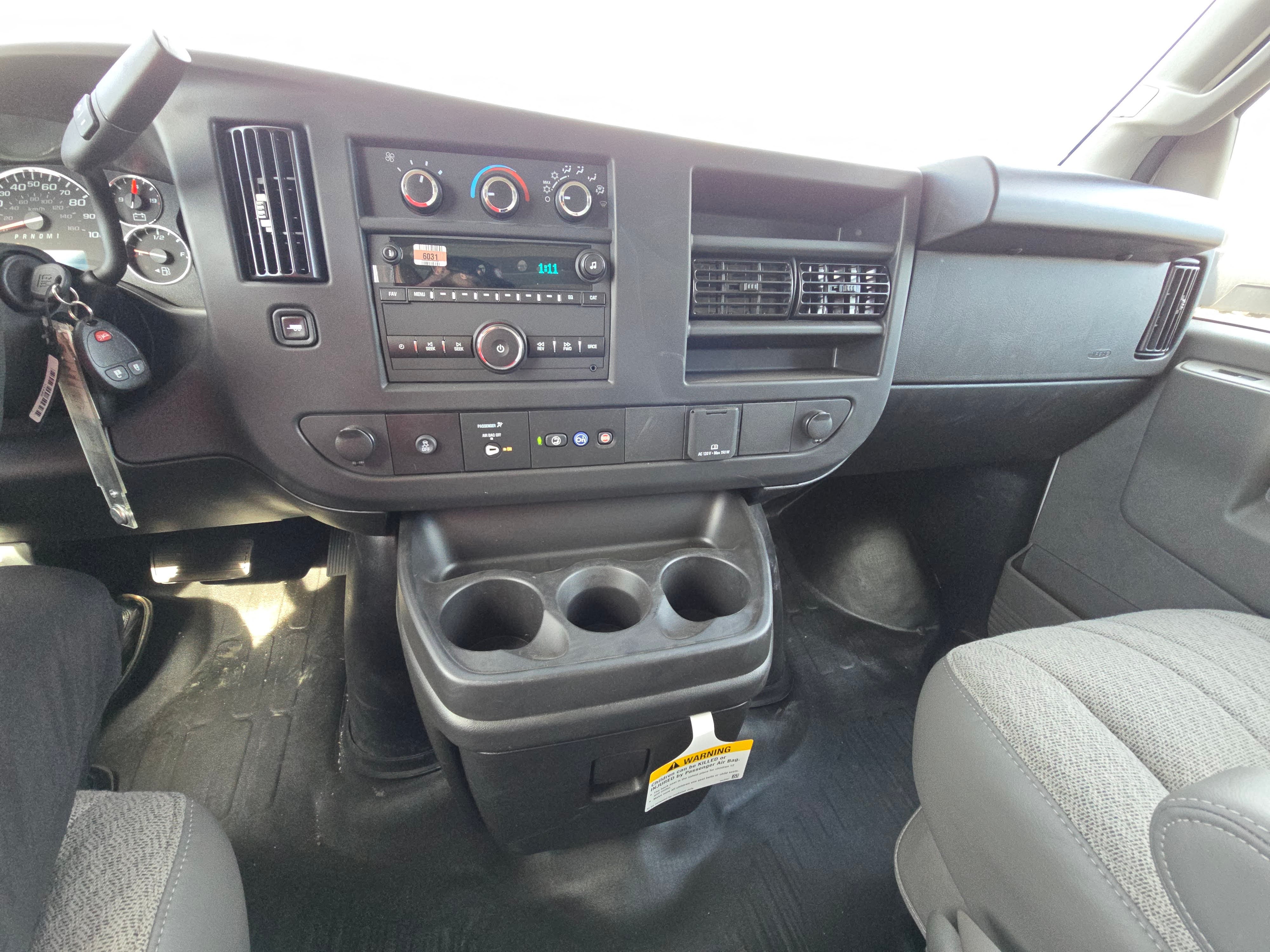 2025 Chevrolet Express Cutaway 3500 1WT