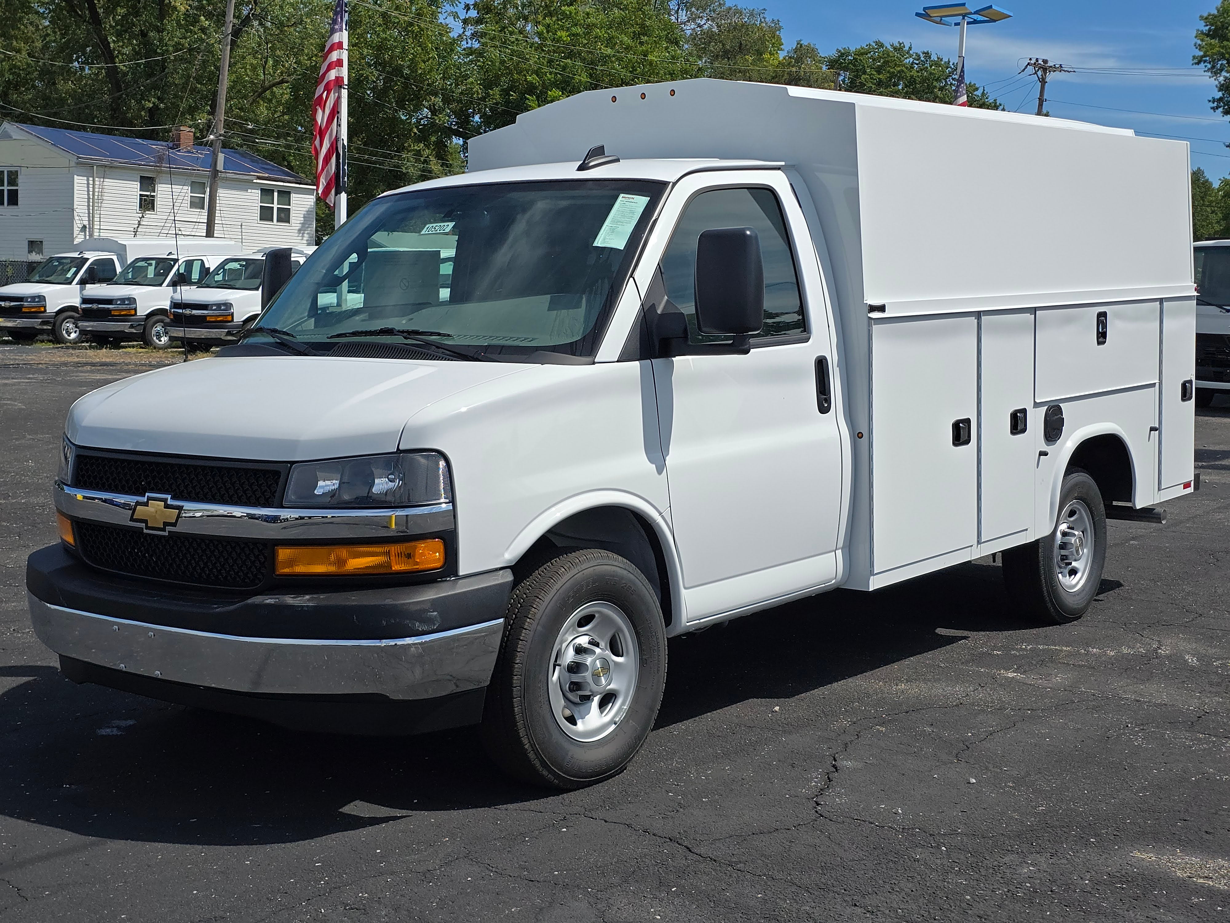 2025 Chevrolet Express Cutaway 3500 1WT