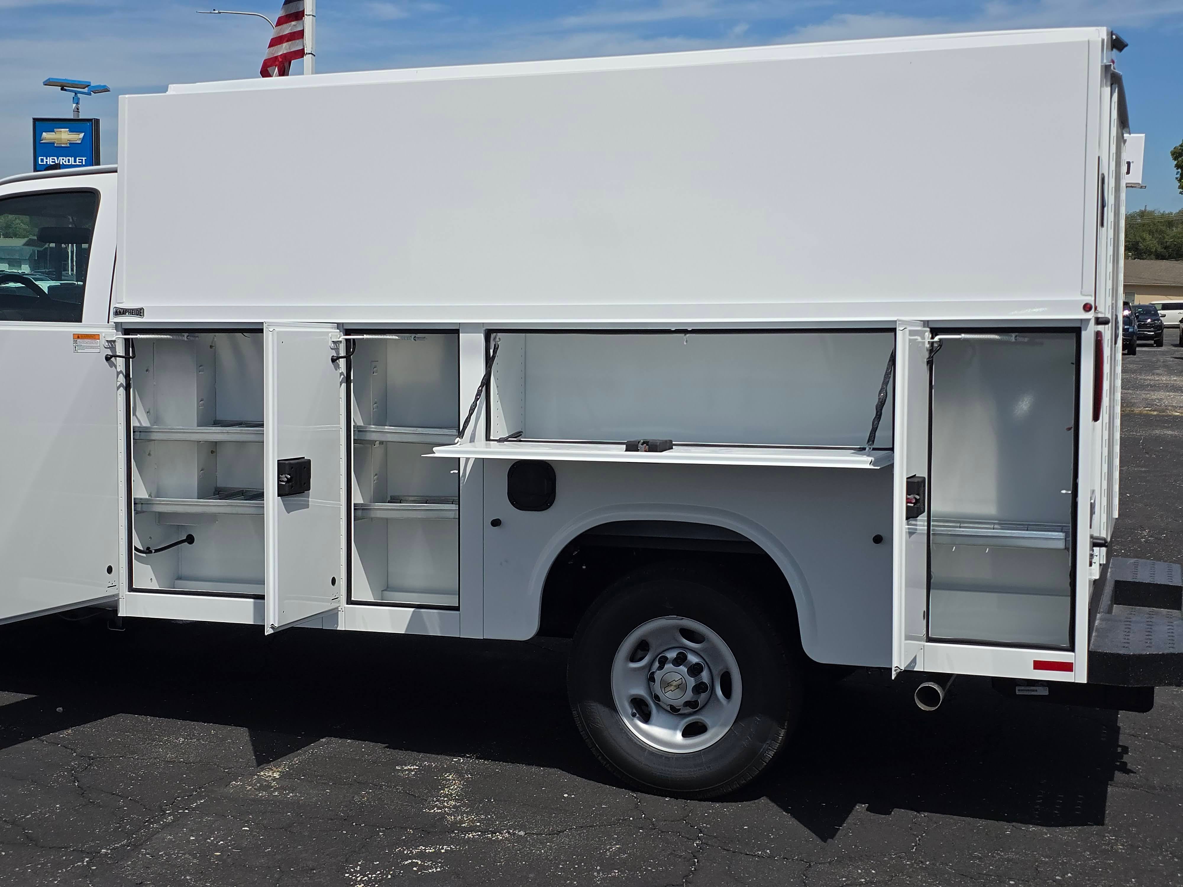 2025 Chevrolet Express Cutaway 3500 1WT