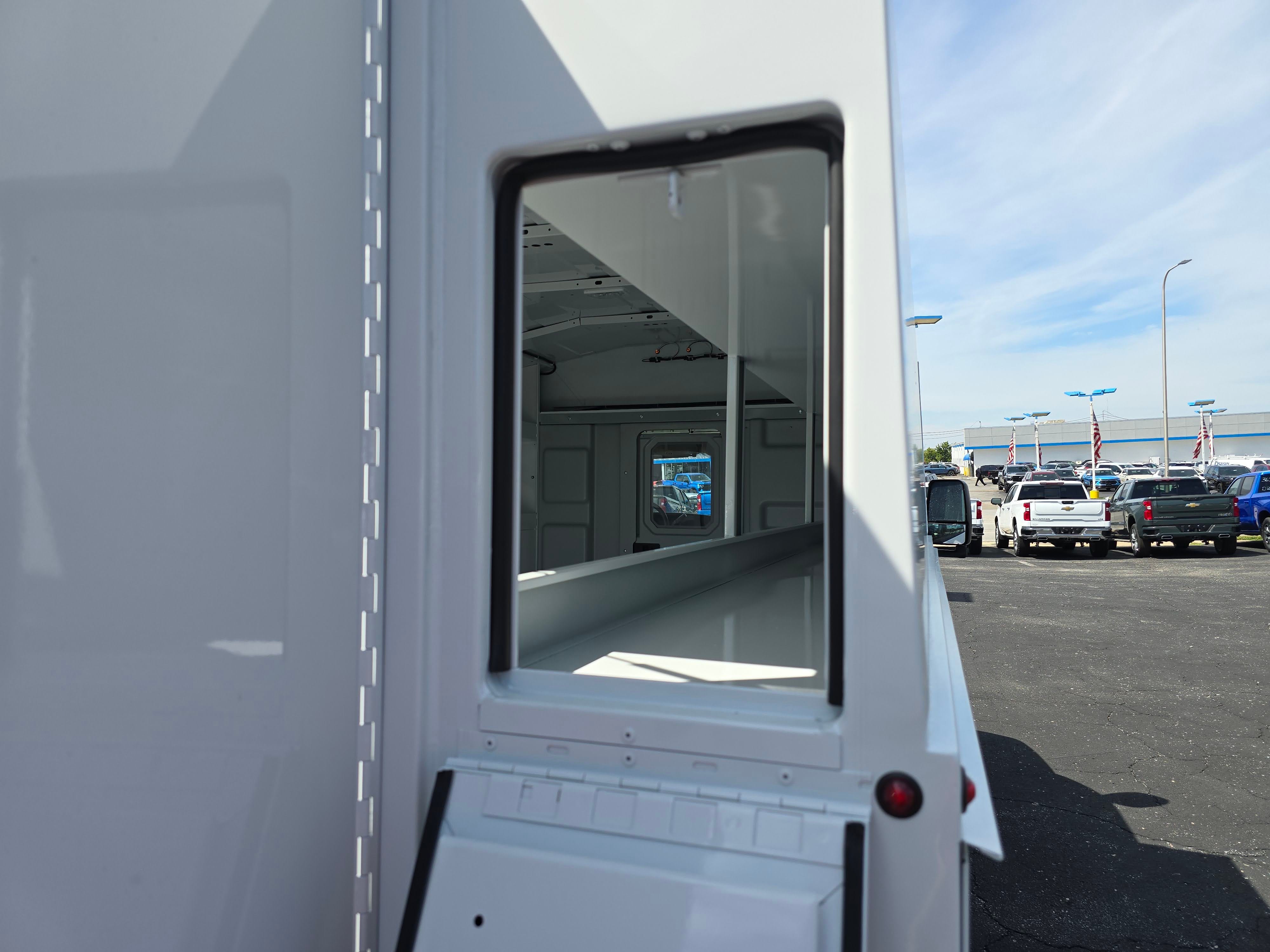 2025 Chevrolet Express Cutaway 3500 1WT