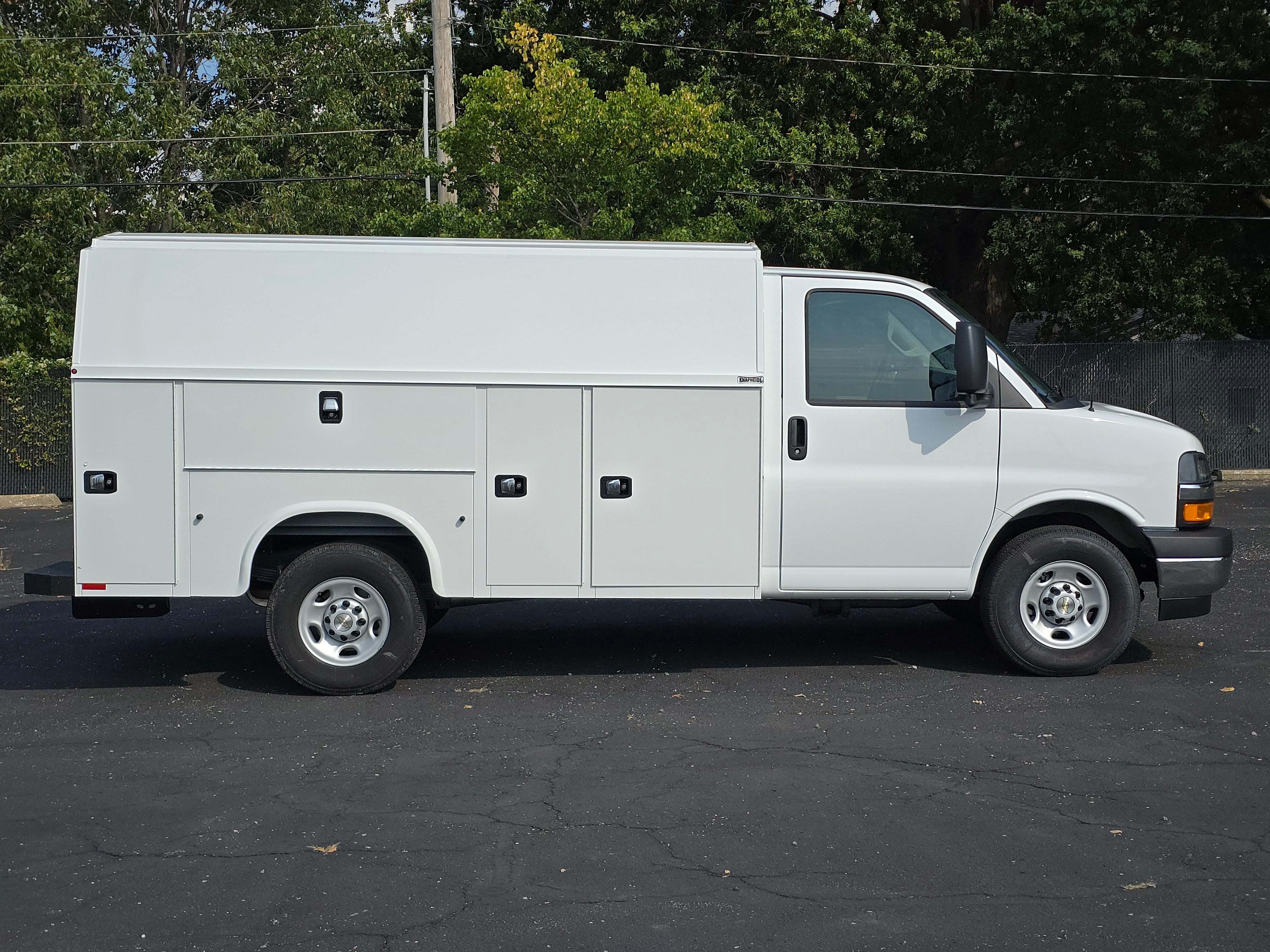 2025 Chevrolet Express Cutaway 3500 1WT