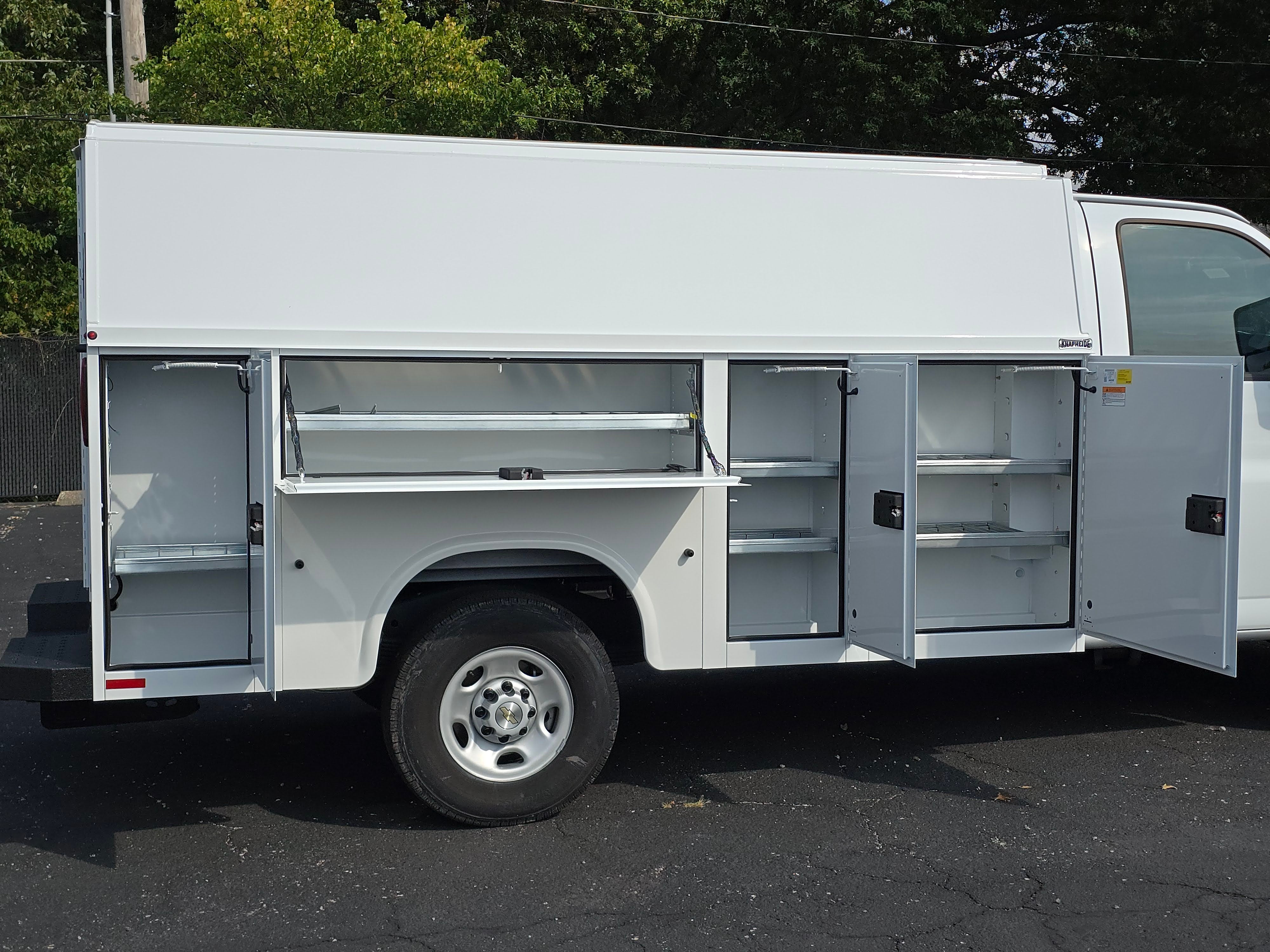 2025 Chevrolet Express Cutaway 3500 1WT
