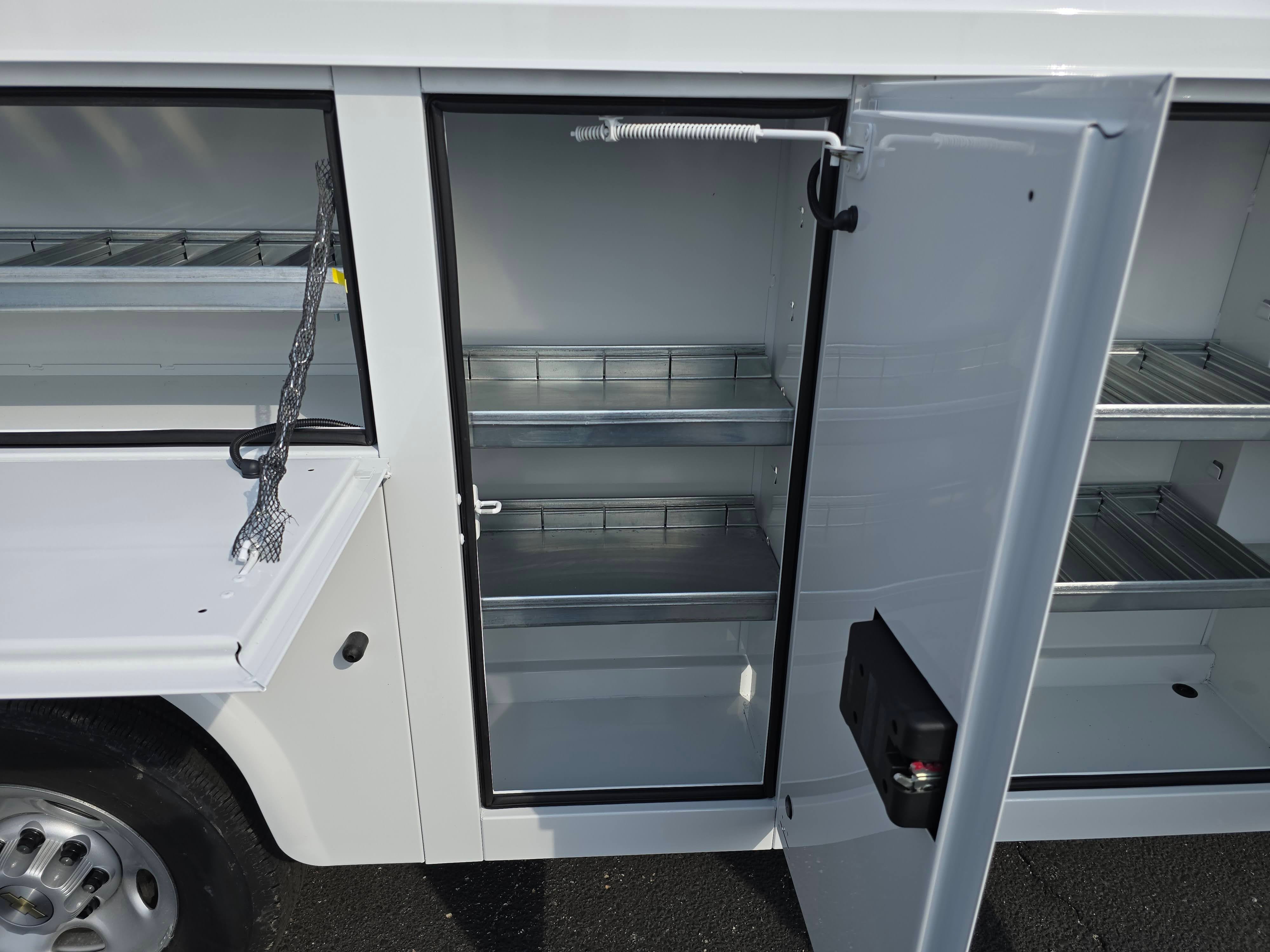 2025 Chevrolet Express Cutaway 3500 1WT