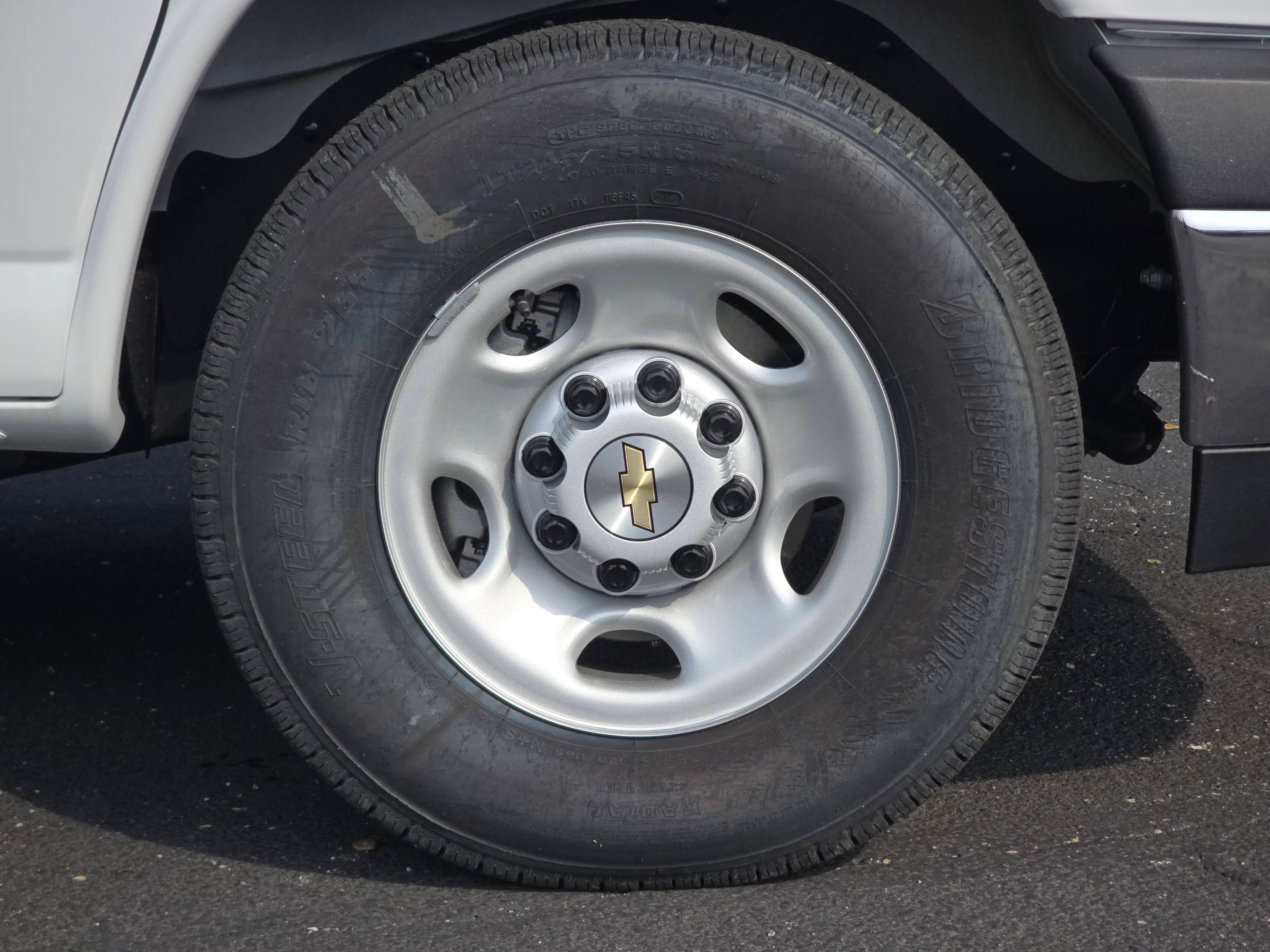 2025 Chevrolet Express Cutaway 3500 1WT