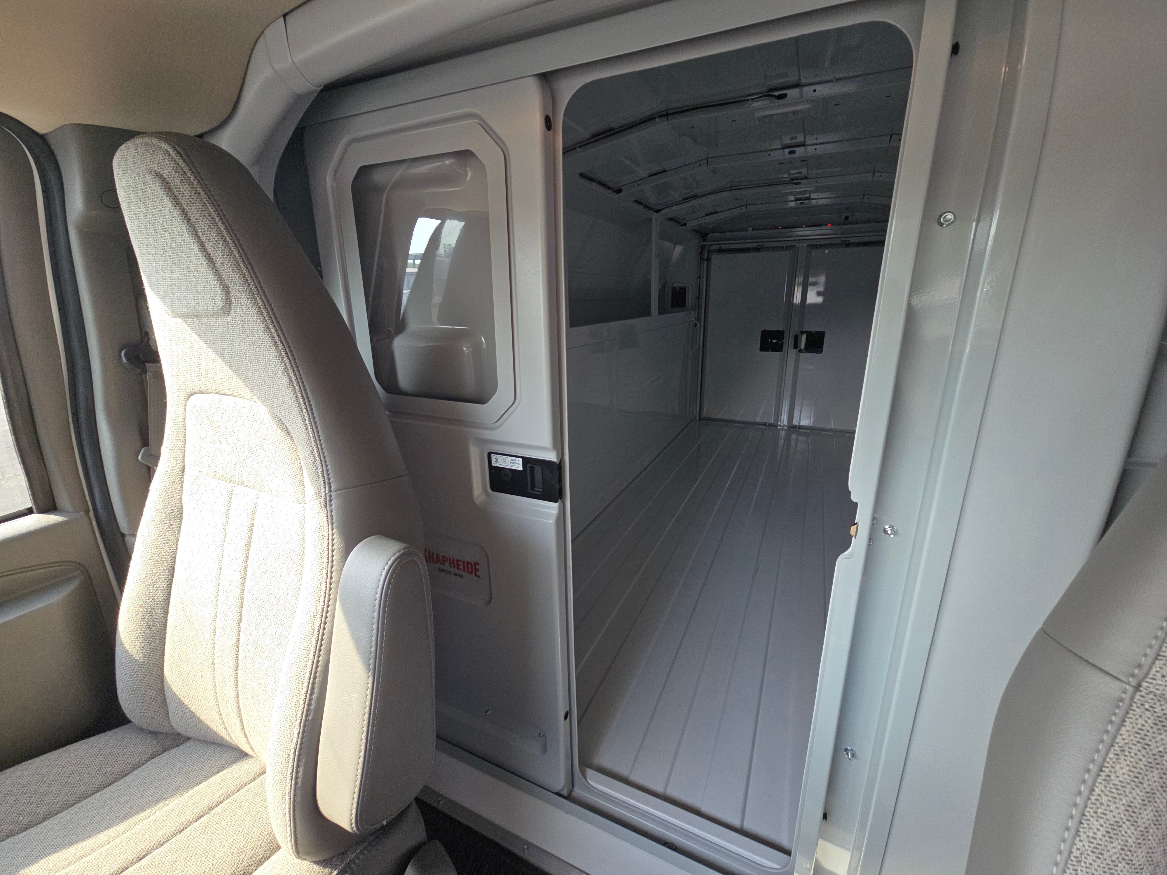 2025 Chevrolet Express Cutaway 3500 1WT