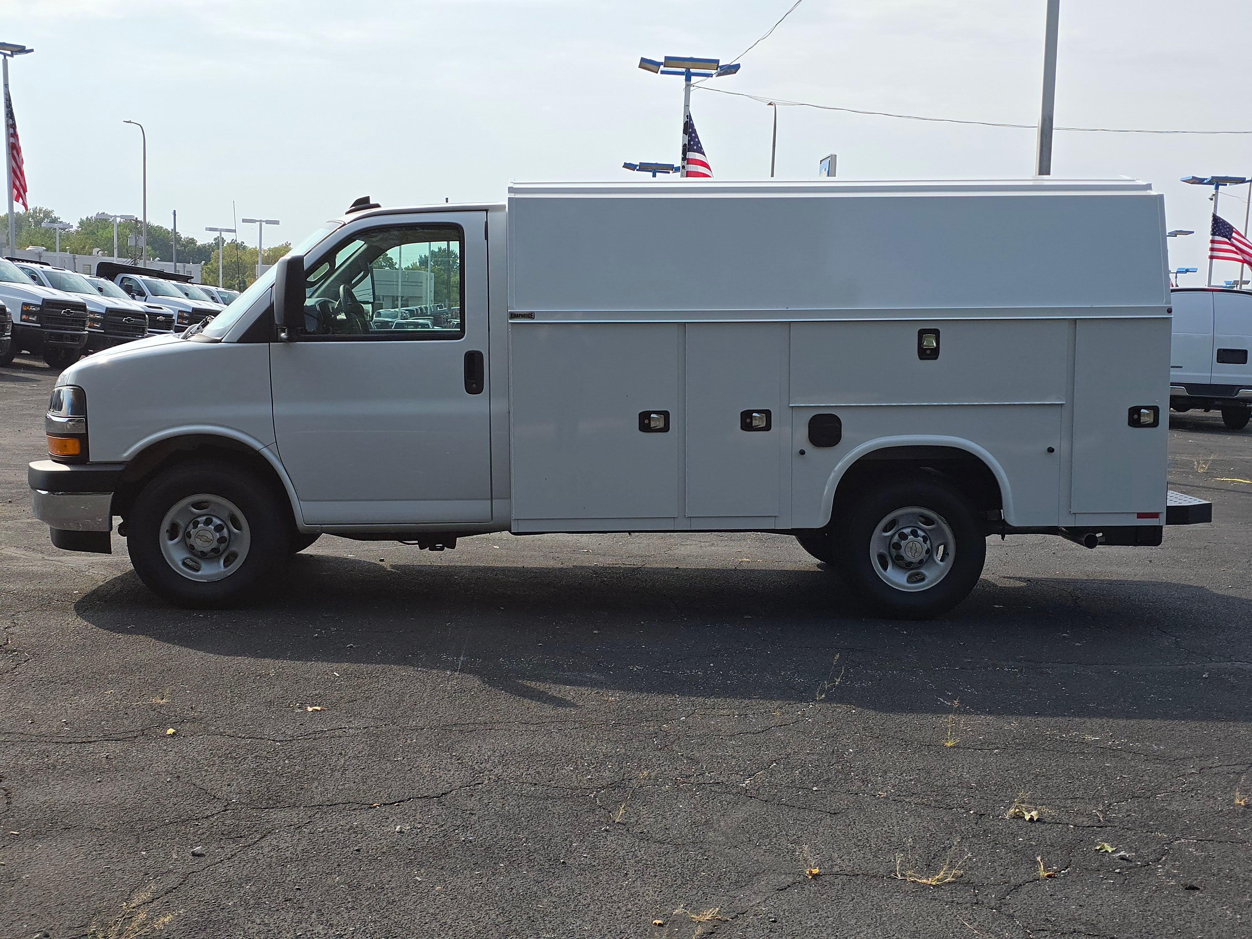 2025 Chevrolet Express Cutaway 3500 1WT