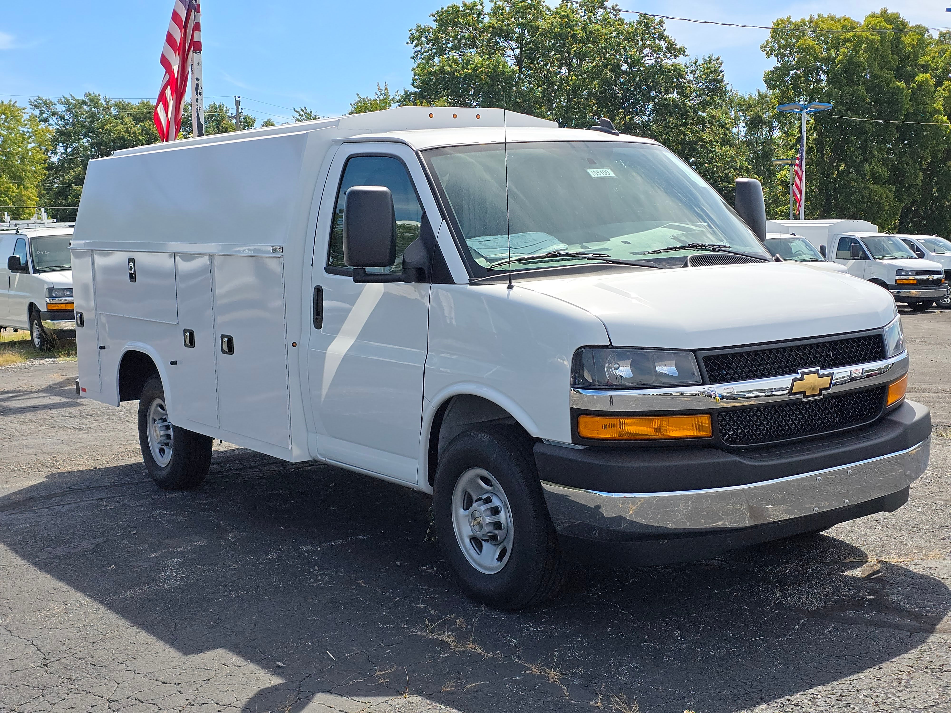 2025 Chevrolet Express Cutaway 3500 1WT