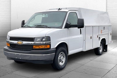 2025 Chevrolet Express Cutaway 3500 1WT