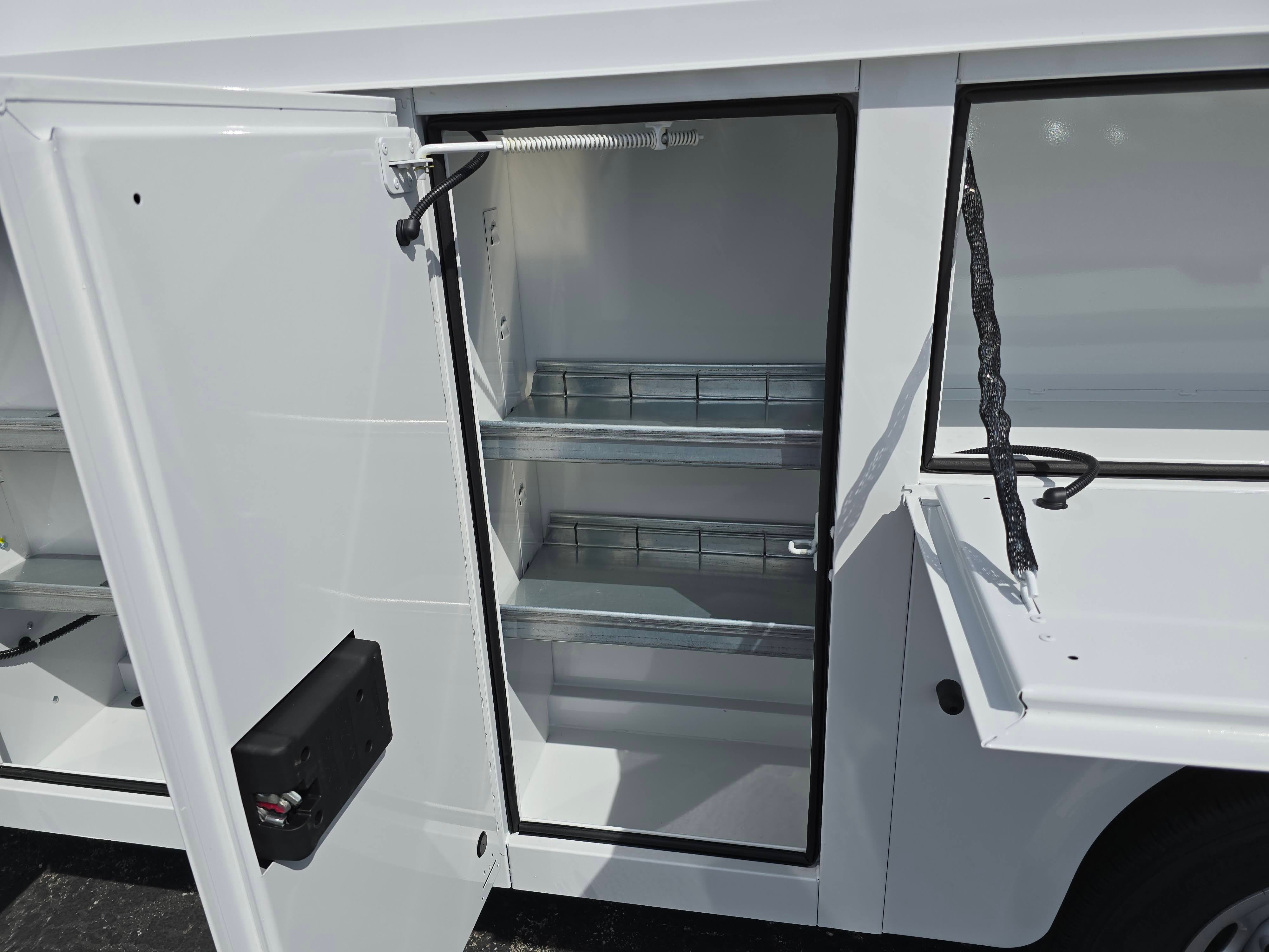 2025 Chevrolet Express Cutaway 3500 1WT