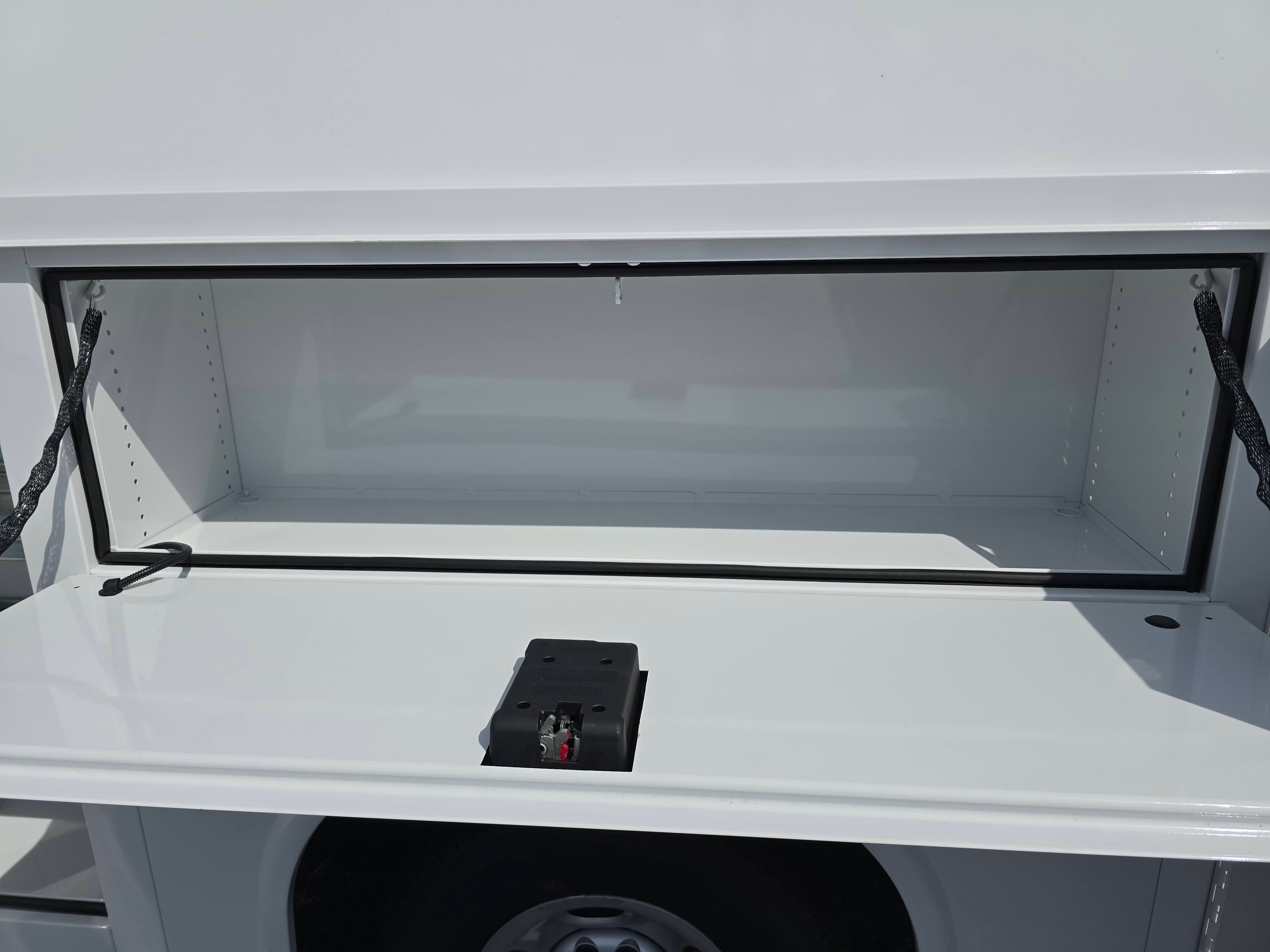 2025 Chevrolet Express Cutaway 3500 1WT