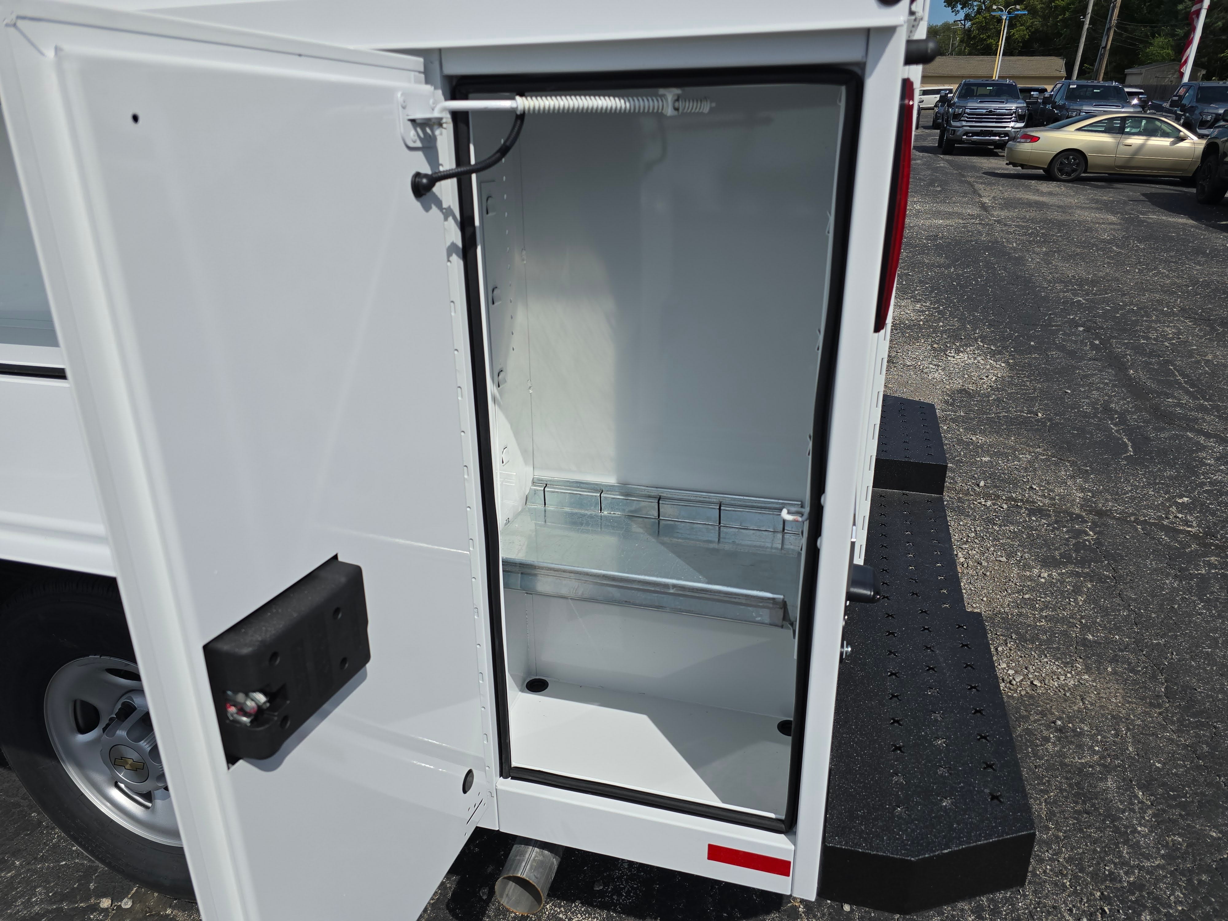 2025 Chevrolet Express Cutaway 3500 1WT