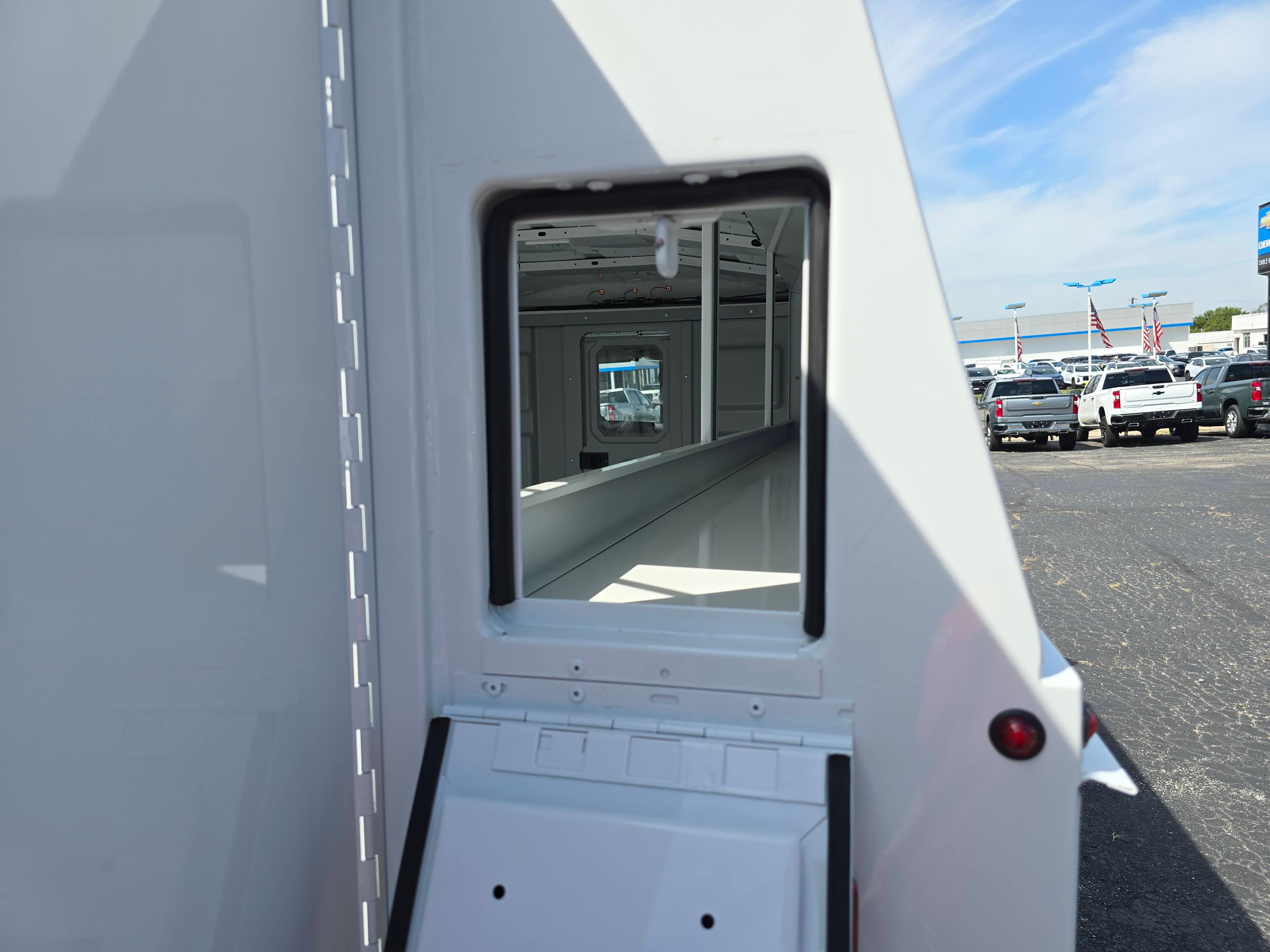 2025 Chevrolet Express Cutaway 3500 1WT