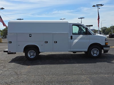 2025 Chevrolet Express Cutaway 3500 1WT