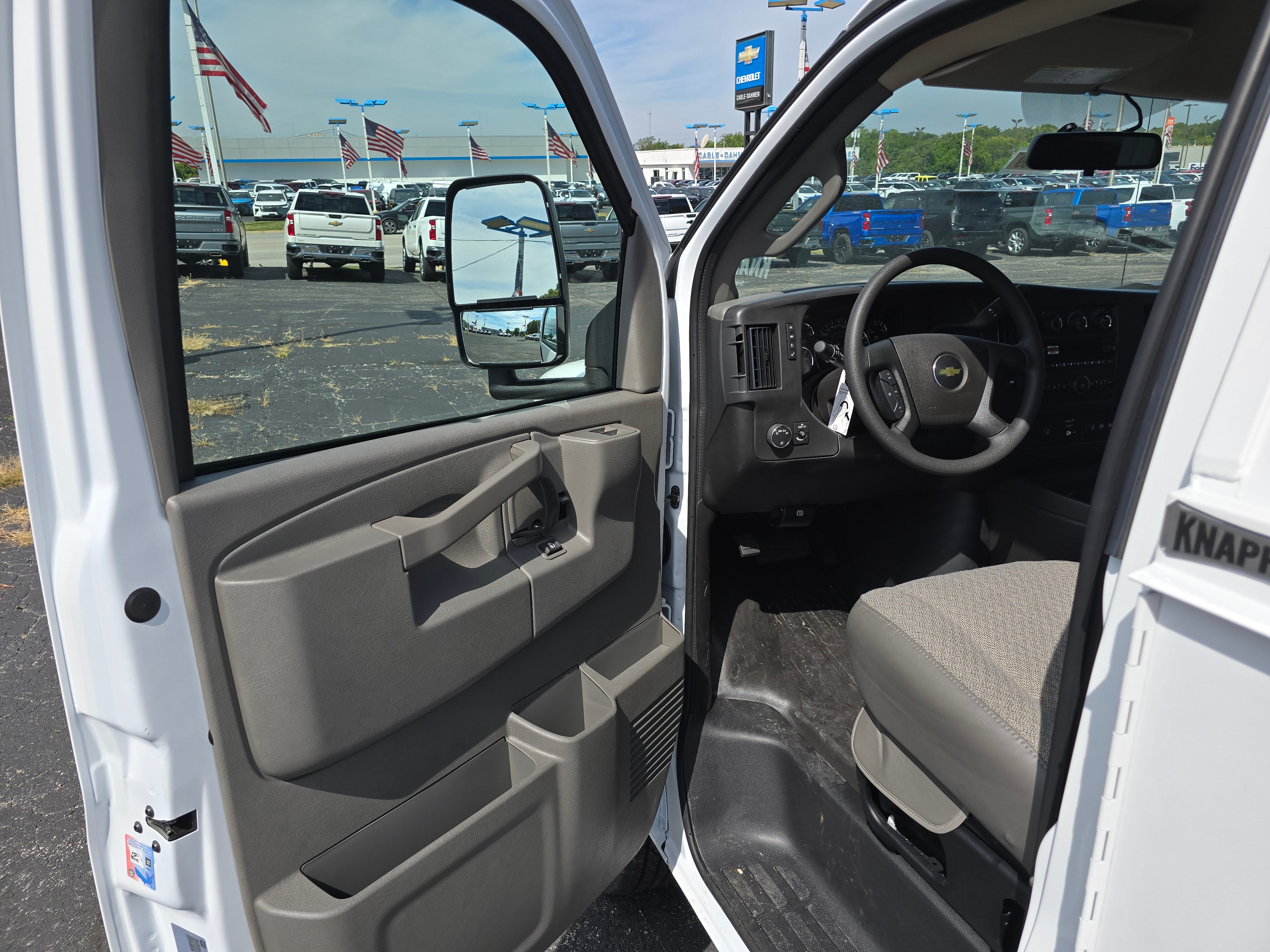 2025 Chevrolet Express Cutaway 3500 1WT