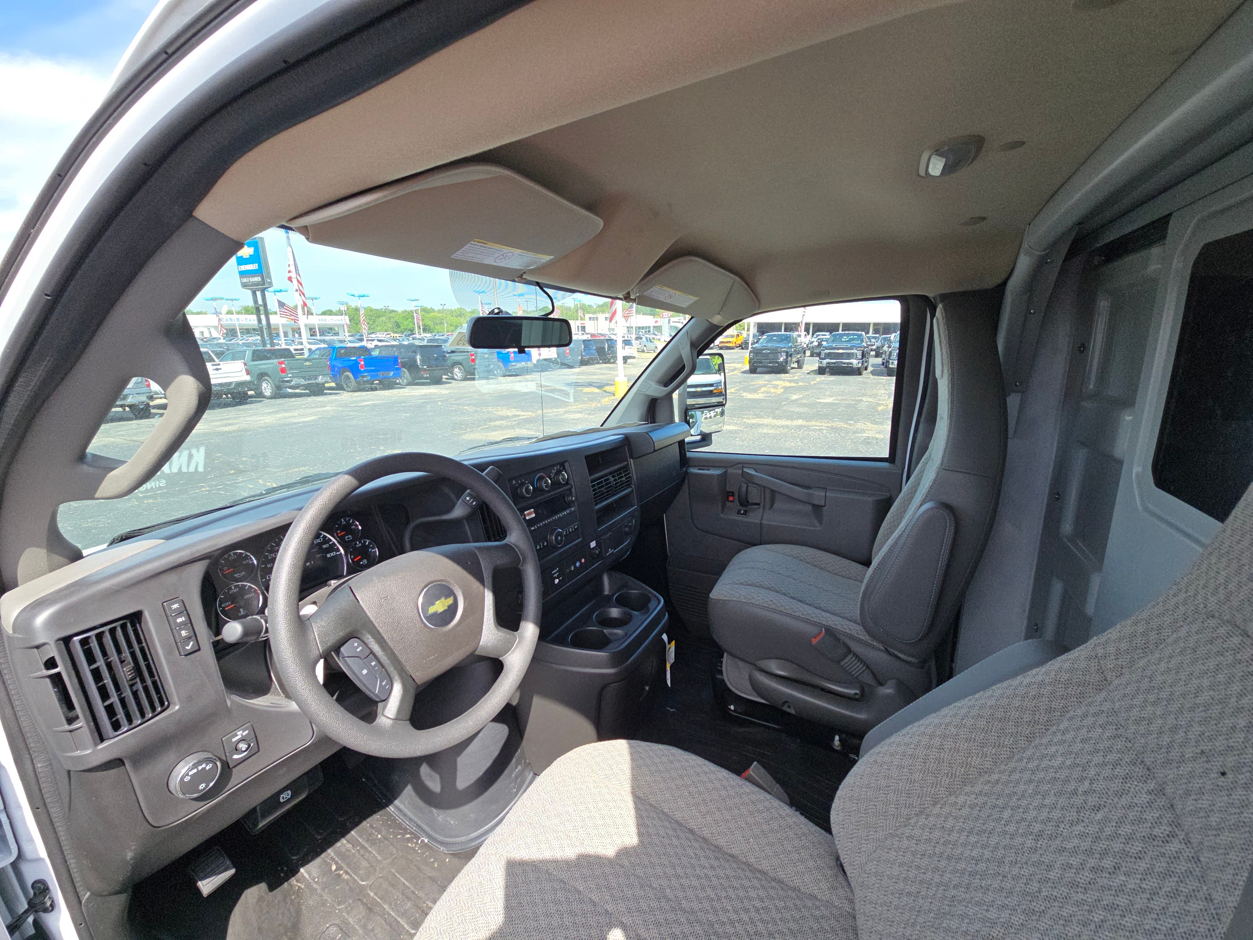 2025 Chevrolet Express Cutaway 3500 1WT