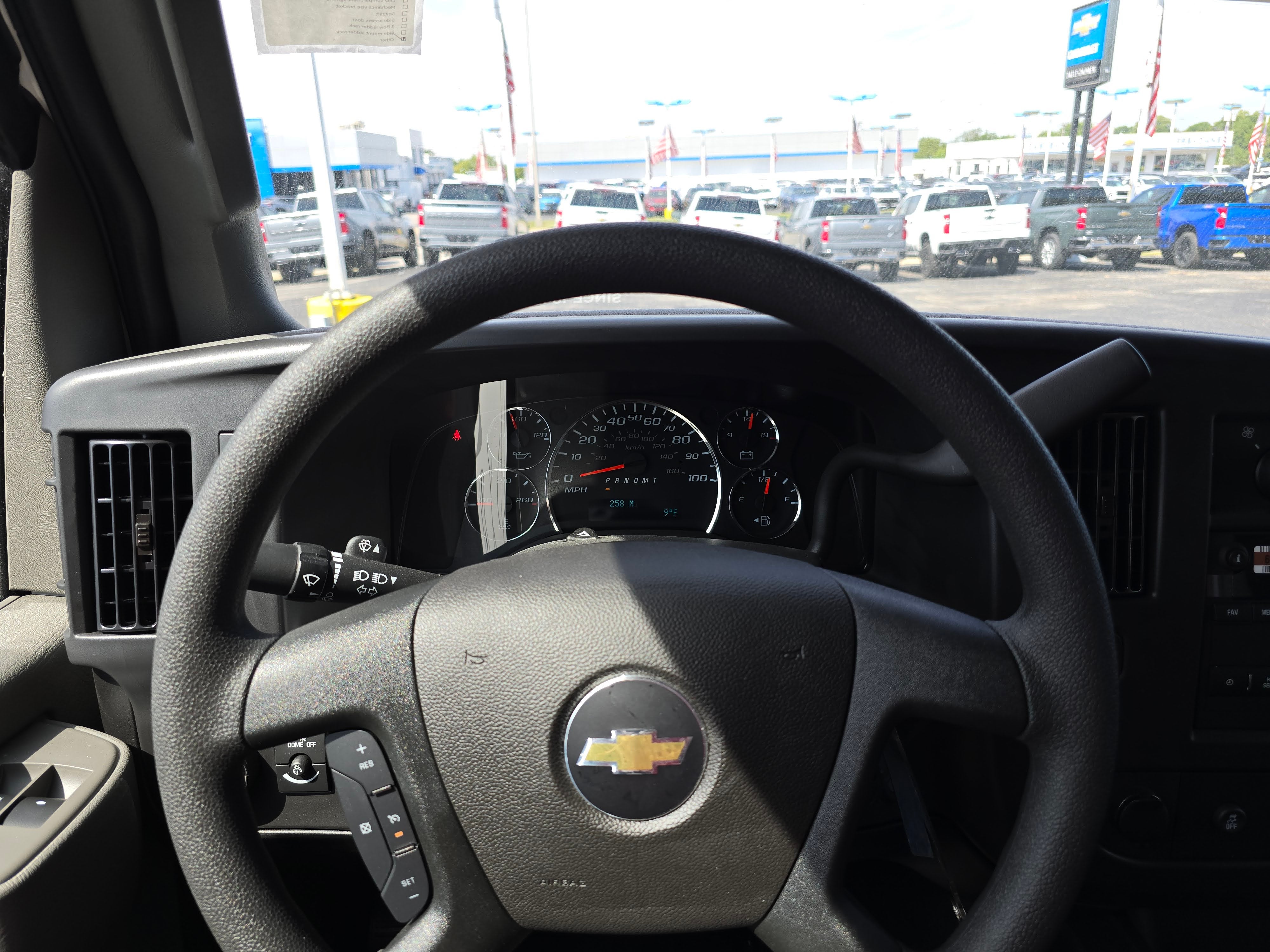 2025 Chevrolet Express Cutaway 3500 1WT