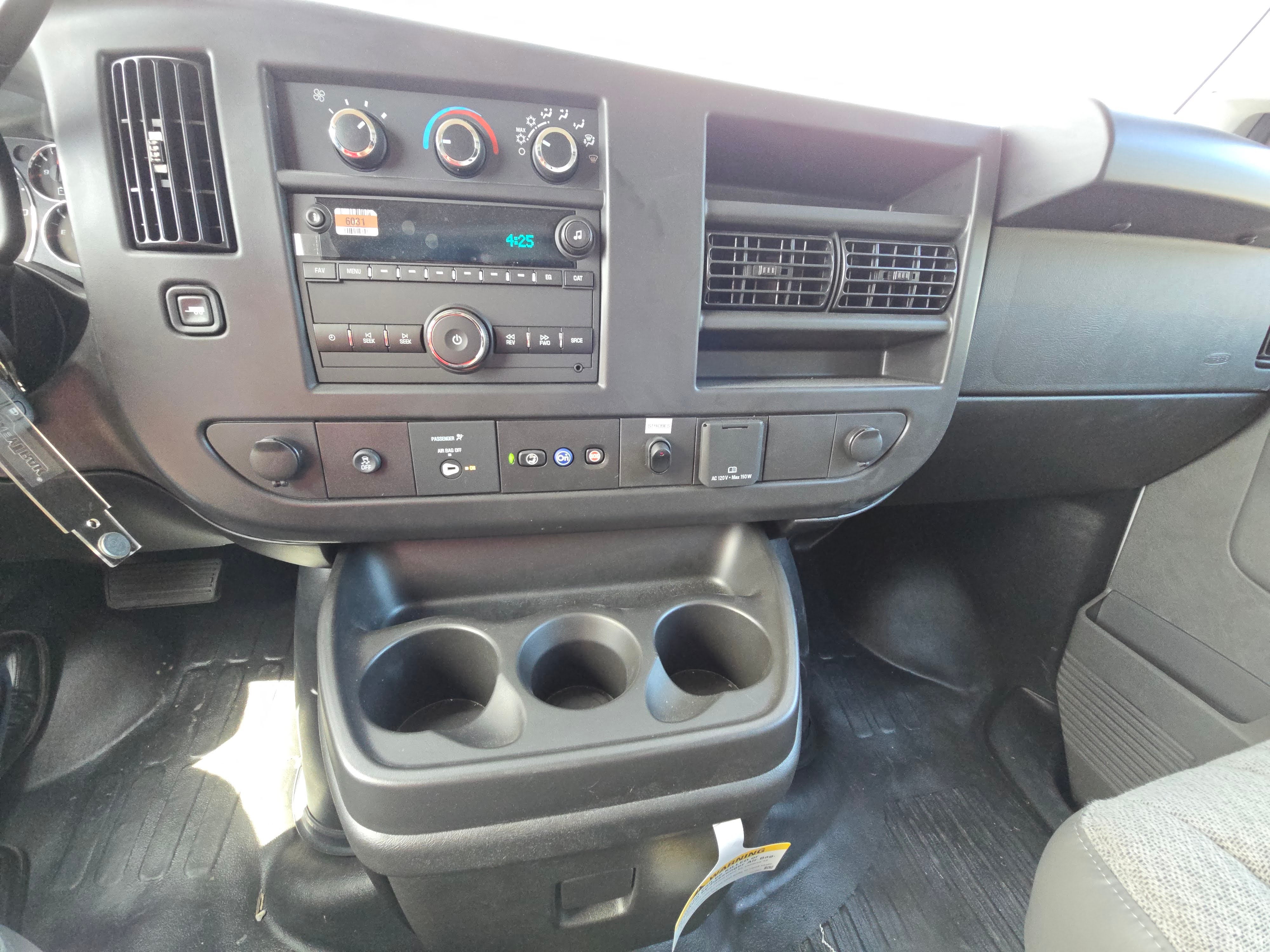 2025 Chevrolet Express Cutaway 3500 1WT