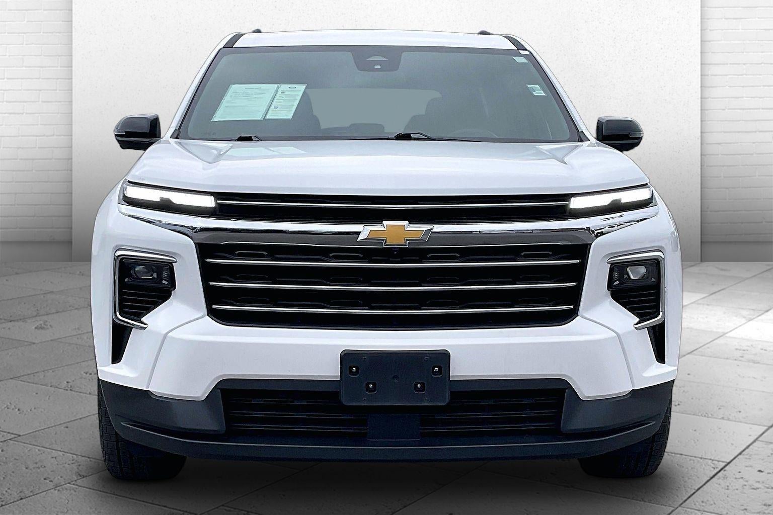 Used 2024 Chevrolet Traverse 2LT with VIN 1GNEVGKS5RJ193372 for sale in Kansas City