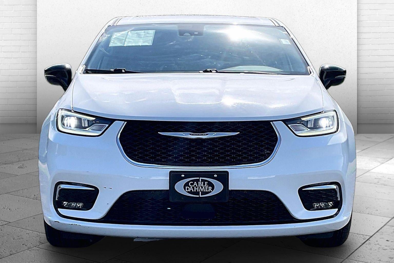 Used 2024 Chrysler Pacifica Touring L with VIN 2C4RC1BG3RR156339 for sale in Kansas City