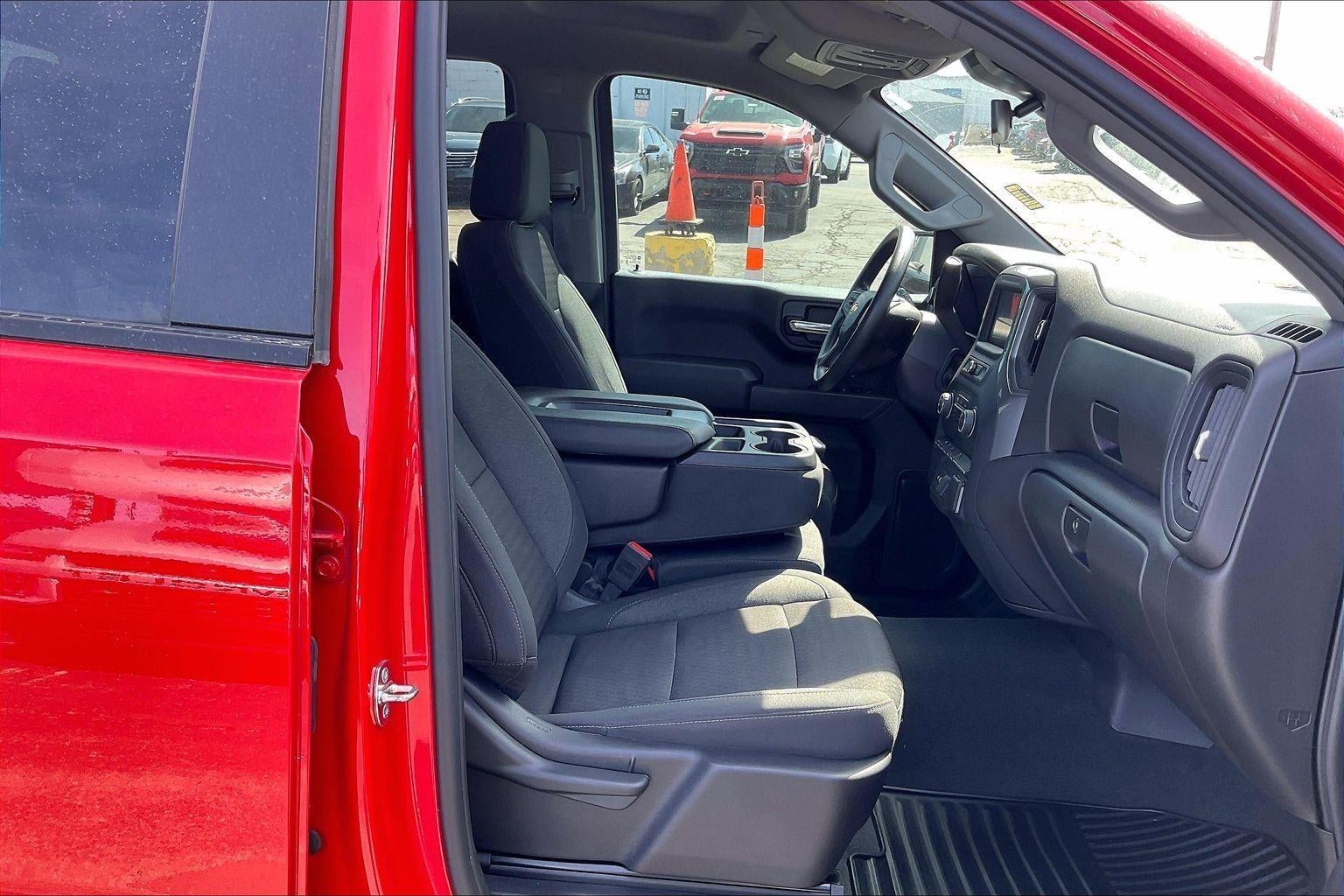 2024 Chevrolet Silverado 1500 Custom