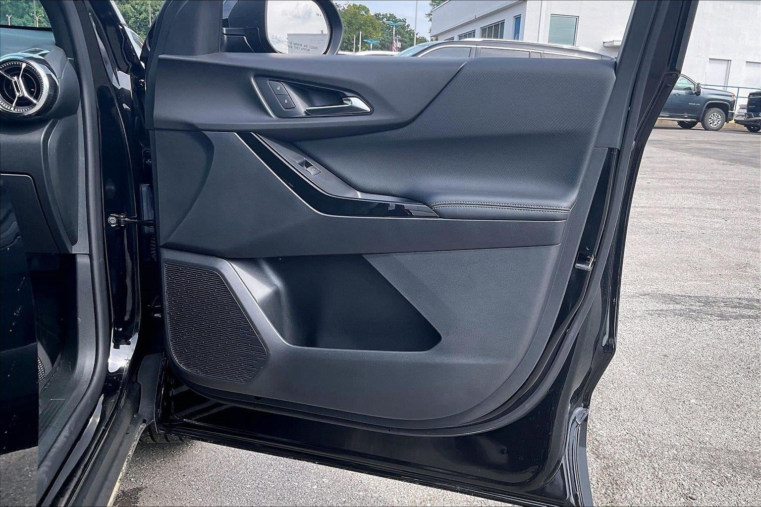 2027 Chevrolet Equinox LT - Photo 25