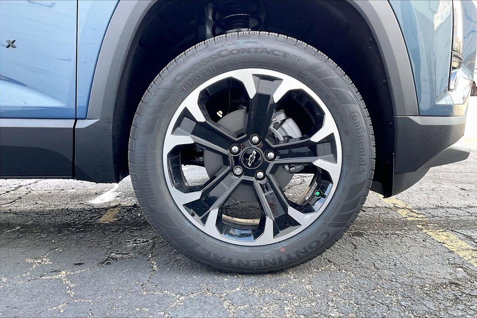 2027 Chevrolet Equinox LT - Photo 11