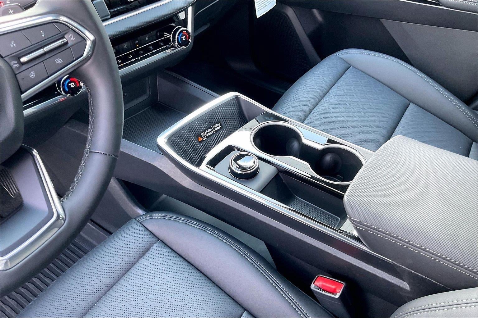 2027 Chevrolet Equinox LT - Photo 8