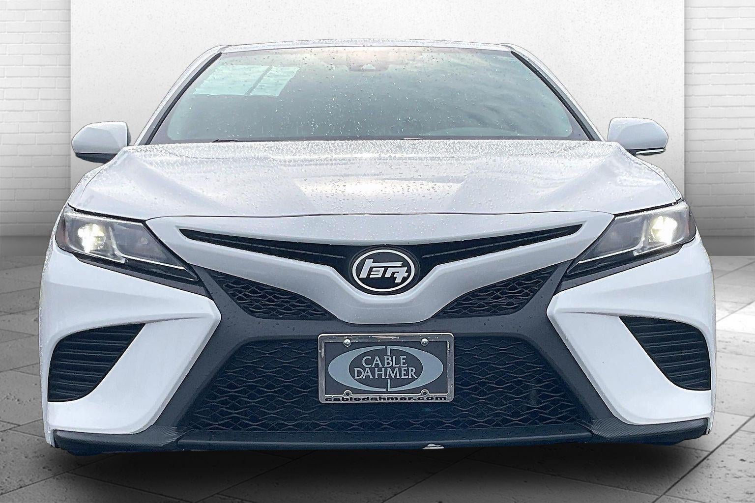 Used 2018 Toyota Camry SE with VIN 4T1B11HK9JU547906 for sale in Kansas City