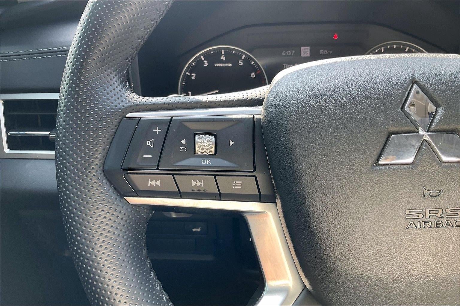 2024 Mitsubishi Outlander SE