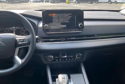 2024 Mitsubishi Outlander SE