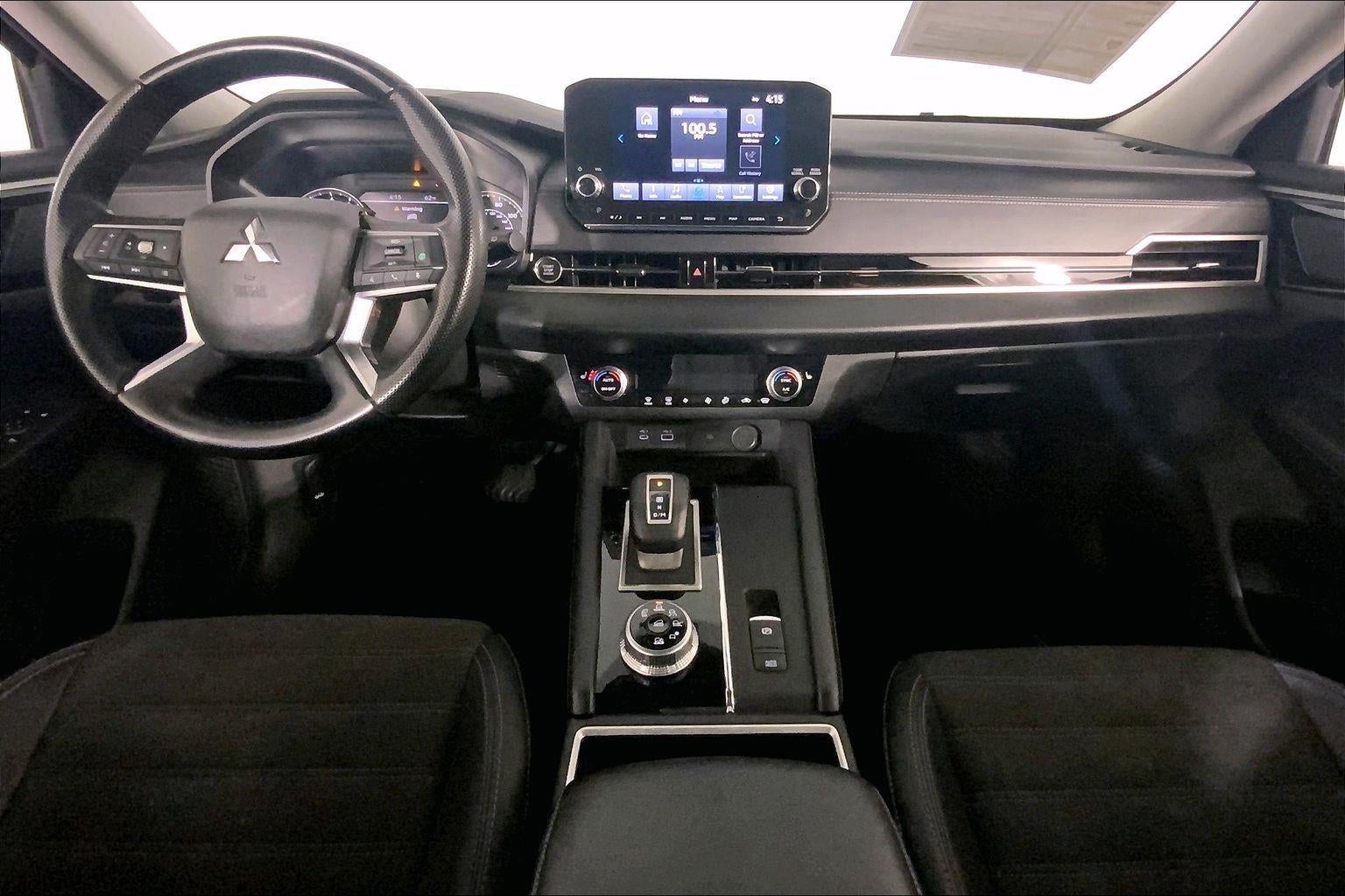 2024 Mitsubishi Outlander SE